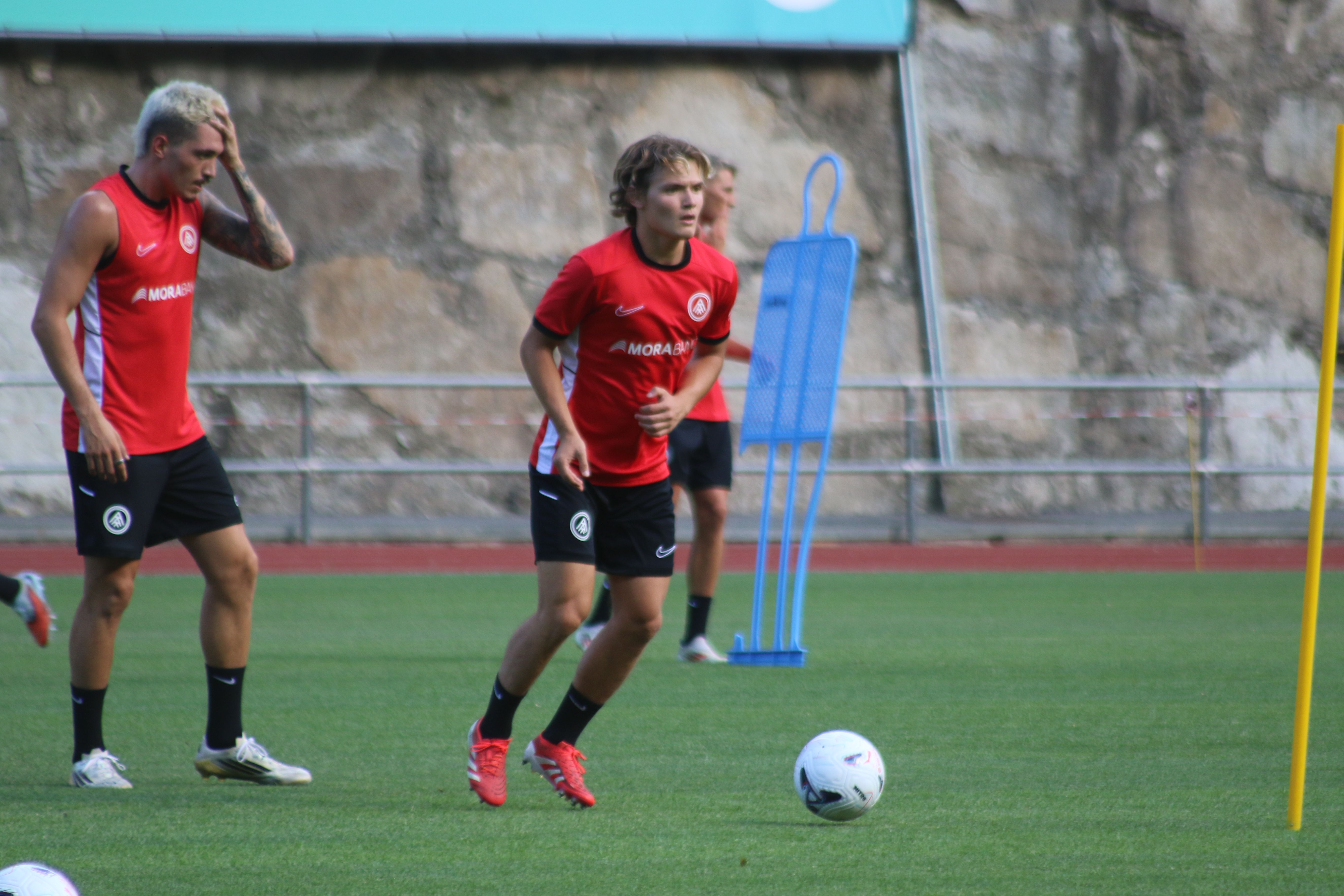 Efe Akman.
