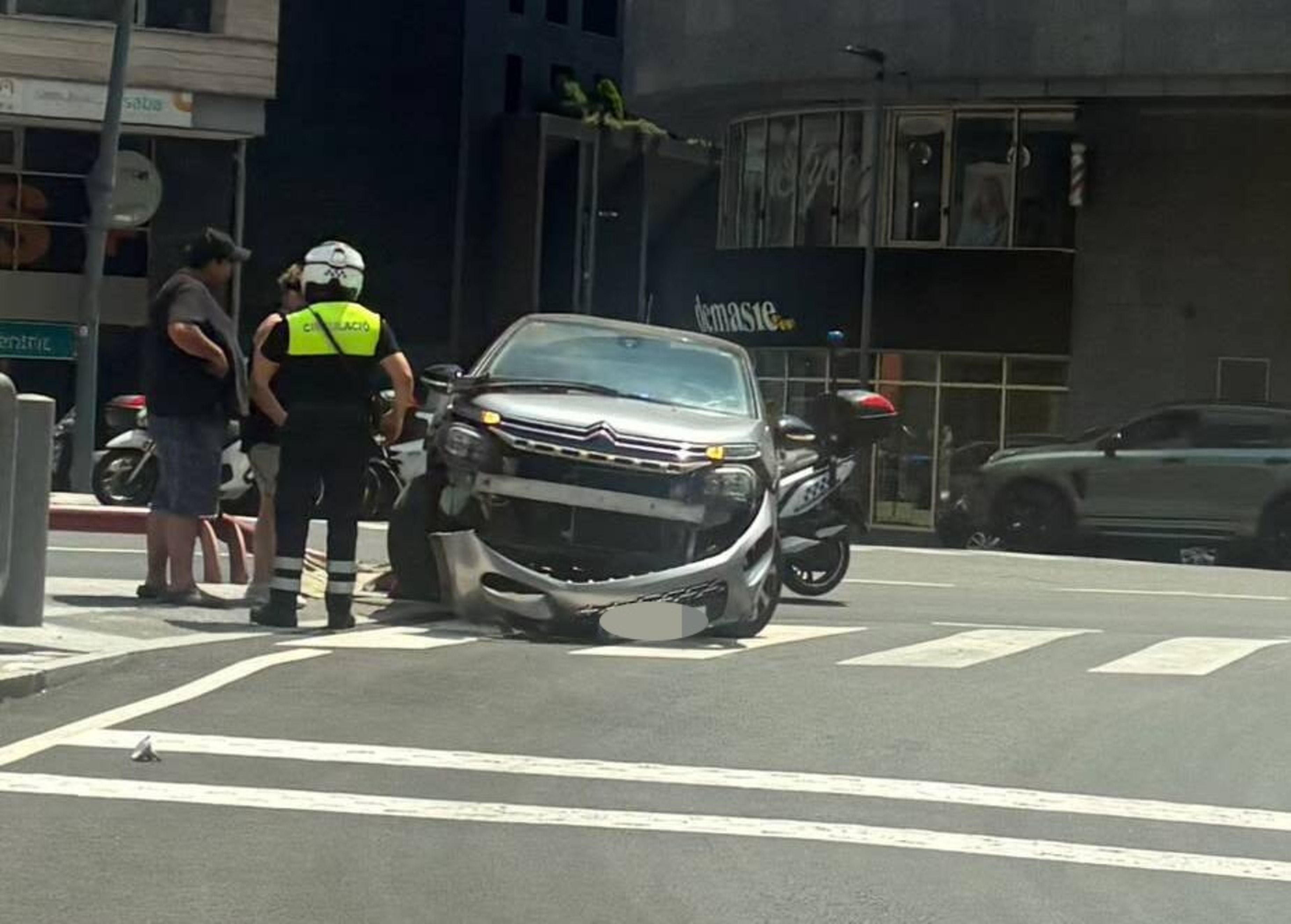 El cotxe accidentat. El cotxe accidentat.