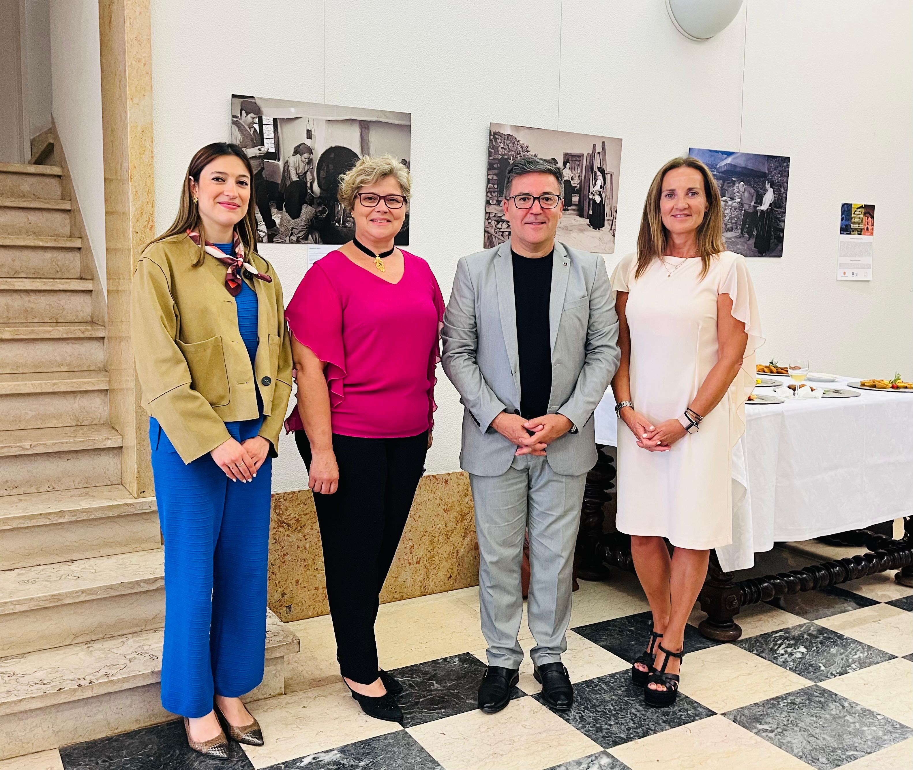 L’Ambaixada d’Andorra a Portugal amb la Comunitat de Països de Llengua Portuguesa inaugura a Lisboa l’exposició fotogràfica “Retratos de hoje e de antes”.