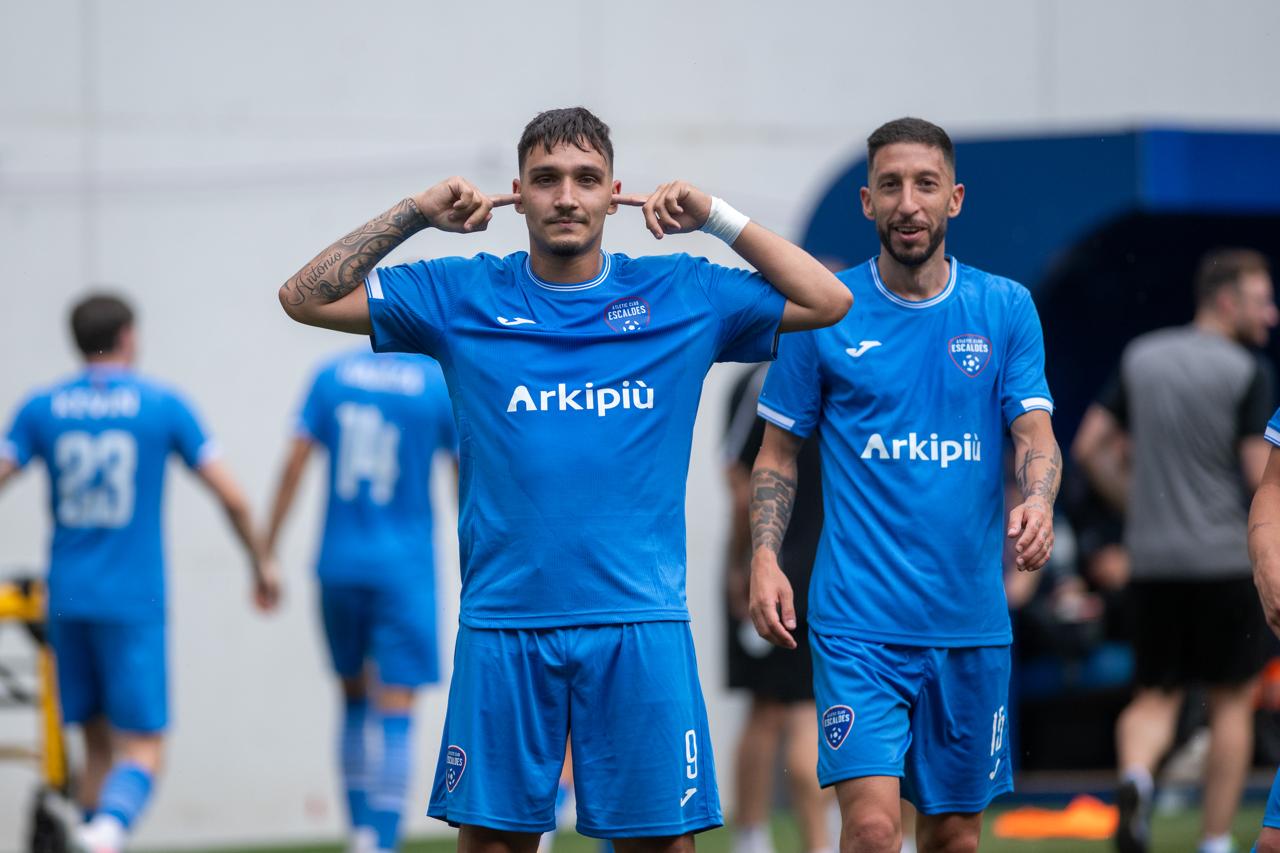 Borja Morales celebrant un dels gols.