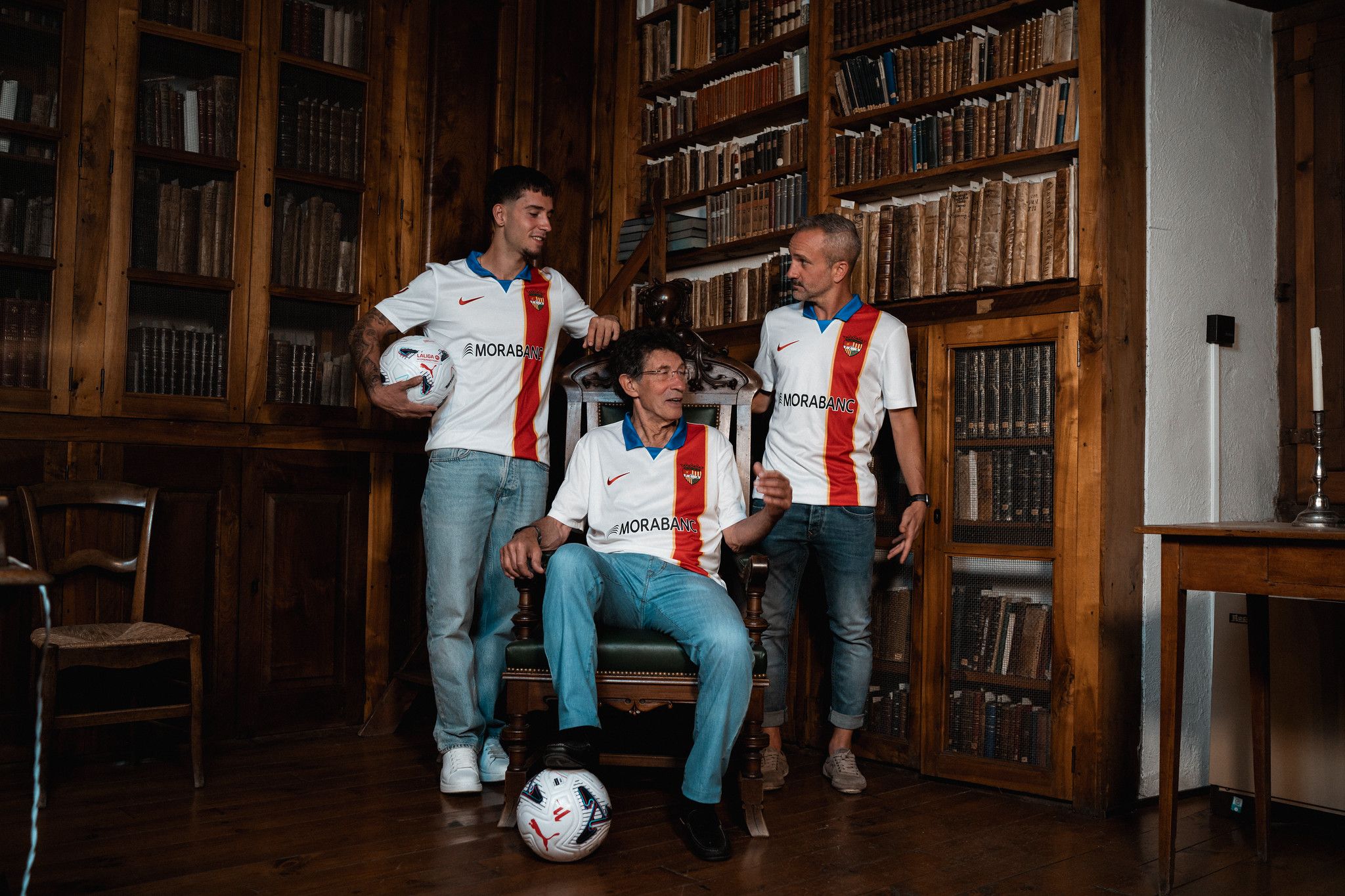 L’FC Andorra recupera l’escut històric en la seva segona equipació per a la temporada 2026-27.