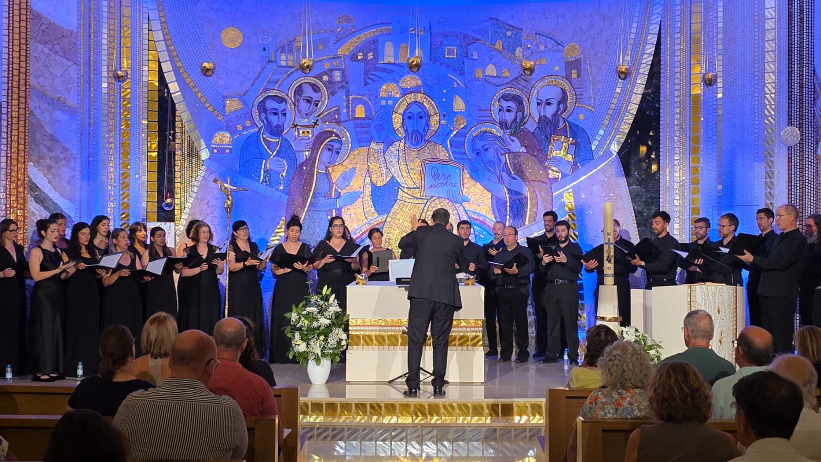 El Cor de Cambra de Granollers actua a l’església de Sant Julià en el marc del Festival de Música Antiga del Pirineu.