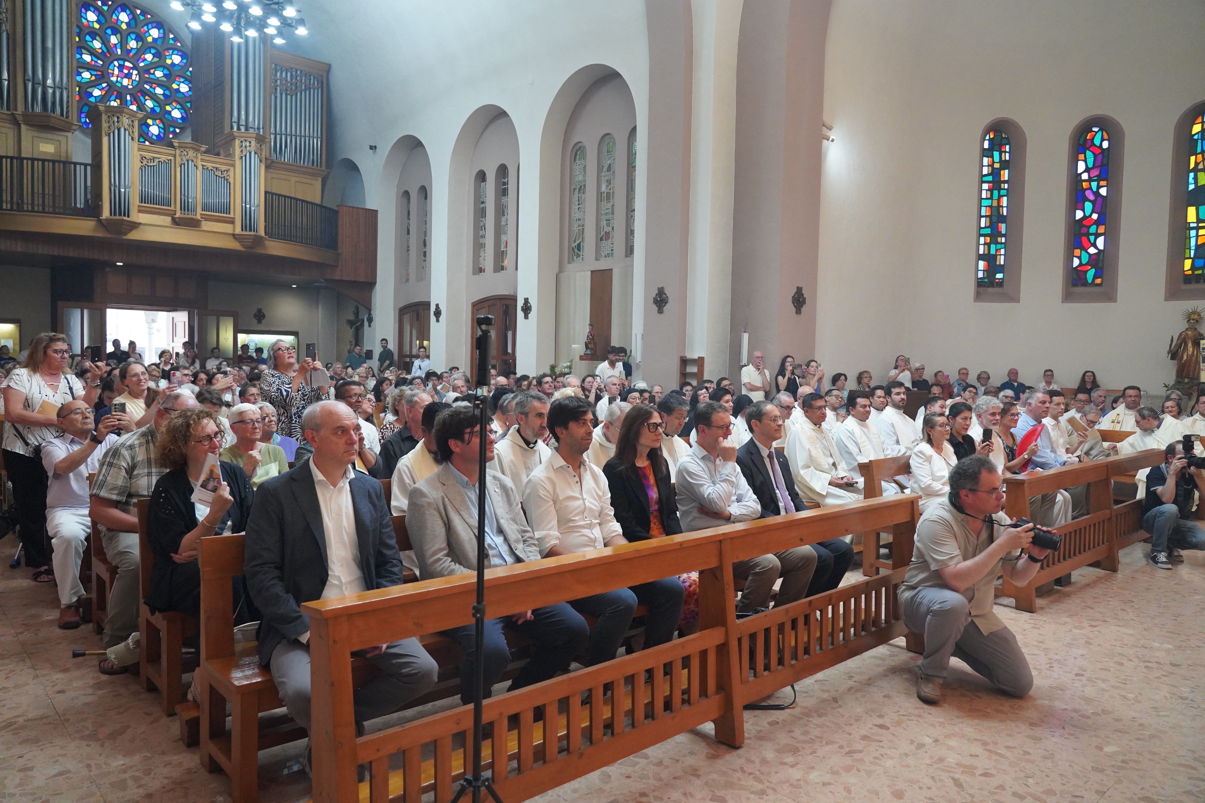 Ple de gom a gom a Sant Esteve. Ple de gom a gom a Sant Esteve.