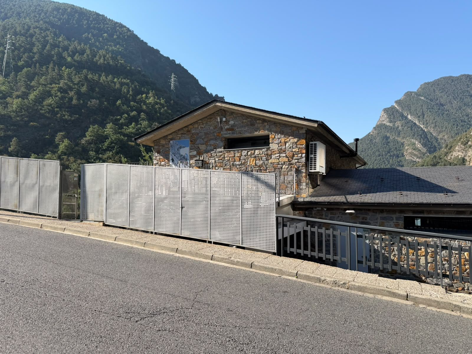 Imatge exterior de l'espai adequat com a habitatge.