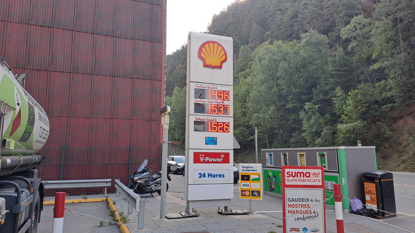 Preus de carburants aquest dimarts a una benzinera del país. Preus de carburants aquest dimarts a una benzinera del país.