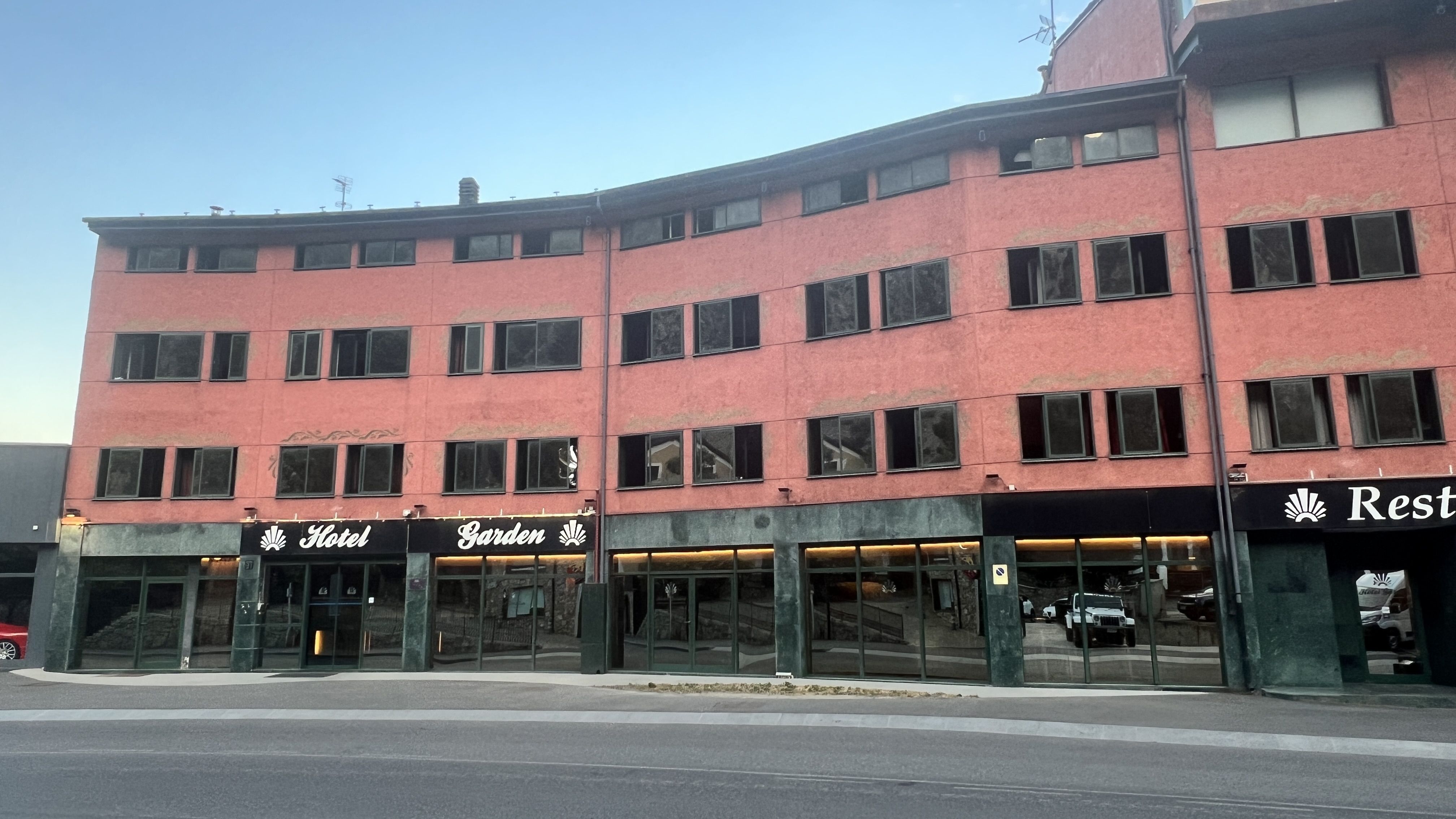 Una imatge de l'hotel que allotja futbolistes. Una imatge de l'hotel que allotja futbolistes.