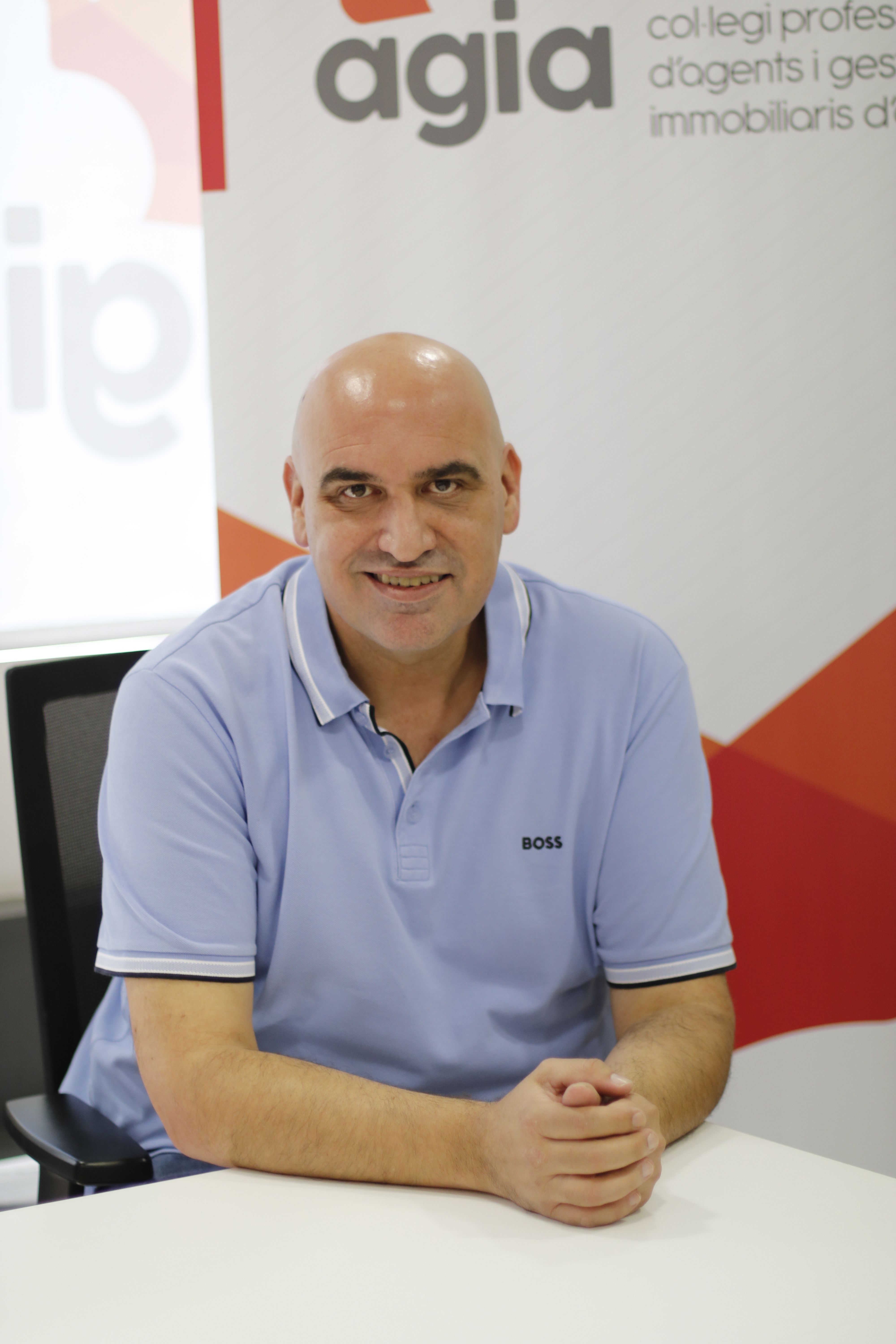 Jordi Ribó és president de l'AGIA. La portaveu del Sindicat, Rebeca Bonache.