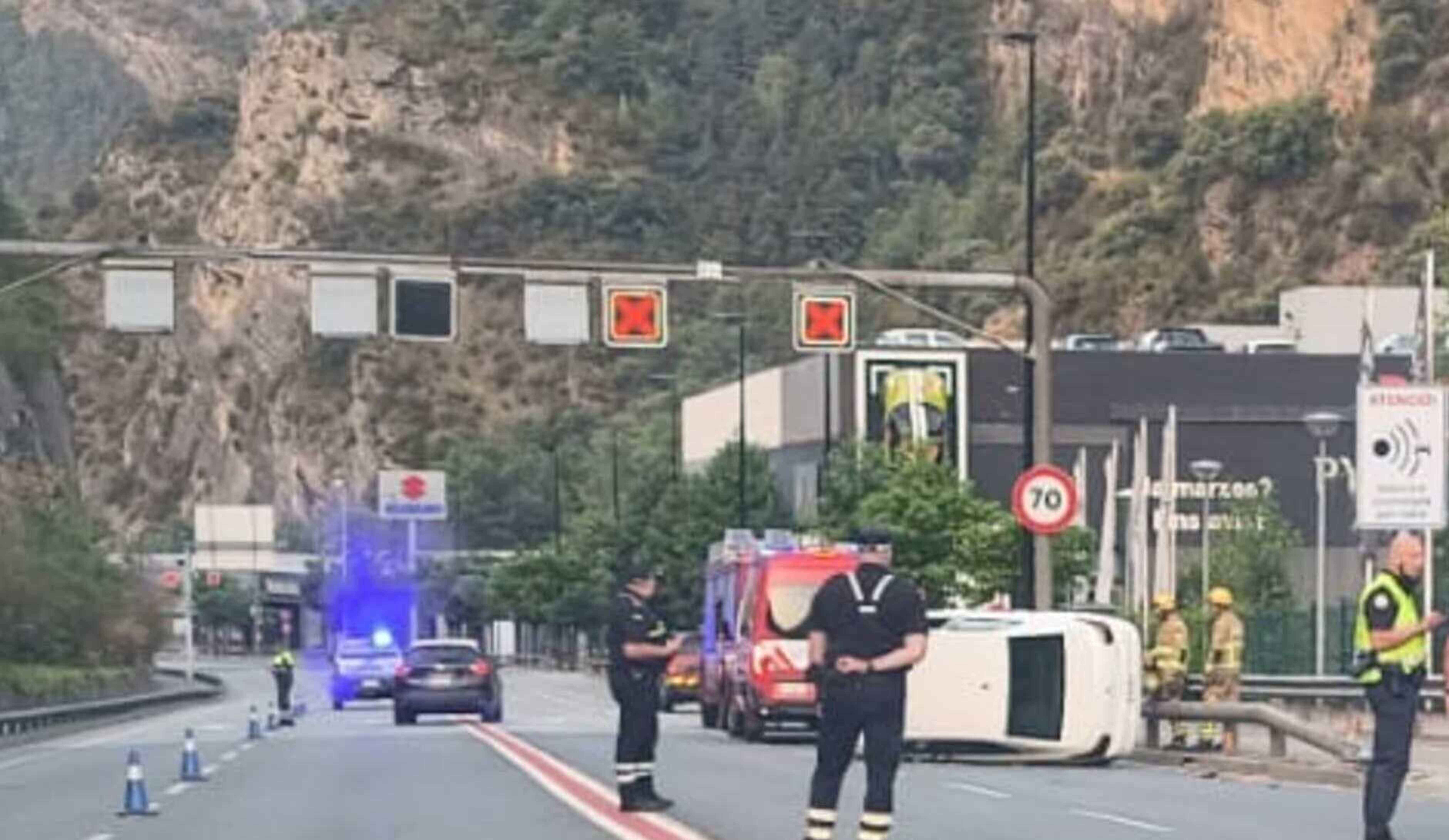 L'accident ha tingut lloc al tomb de les 7 del matí. L'accident ha tingut lloc al tomb de les 7 del matí.