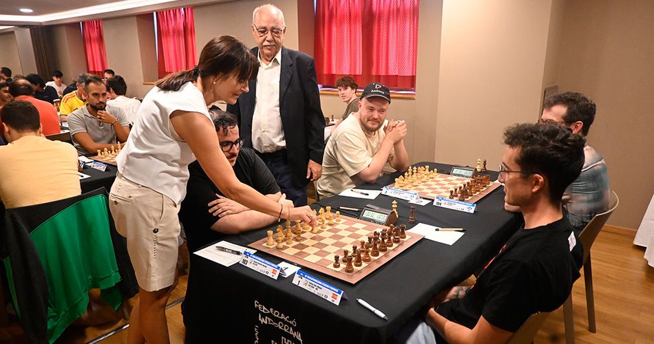 La Ministra de Joventut, Cultura i Esports fa el moviment d’Honor que inaugura el 42è Open d’Andorra.