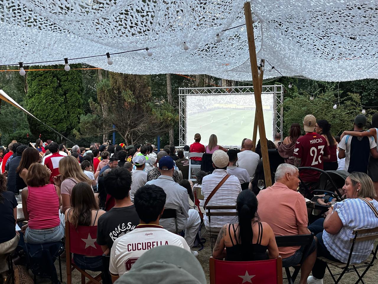Seguiment de la final del Mundial a la Serenalla Market. Seguiment de la final del Mundial a la Serenalla Market.