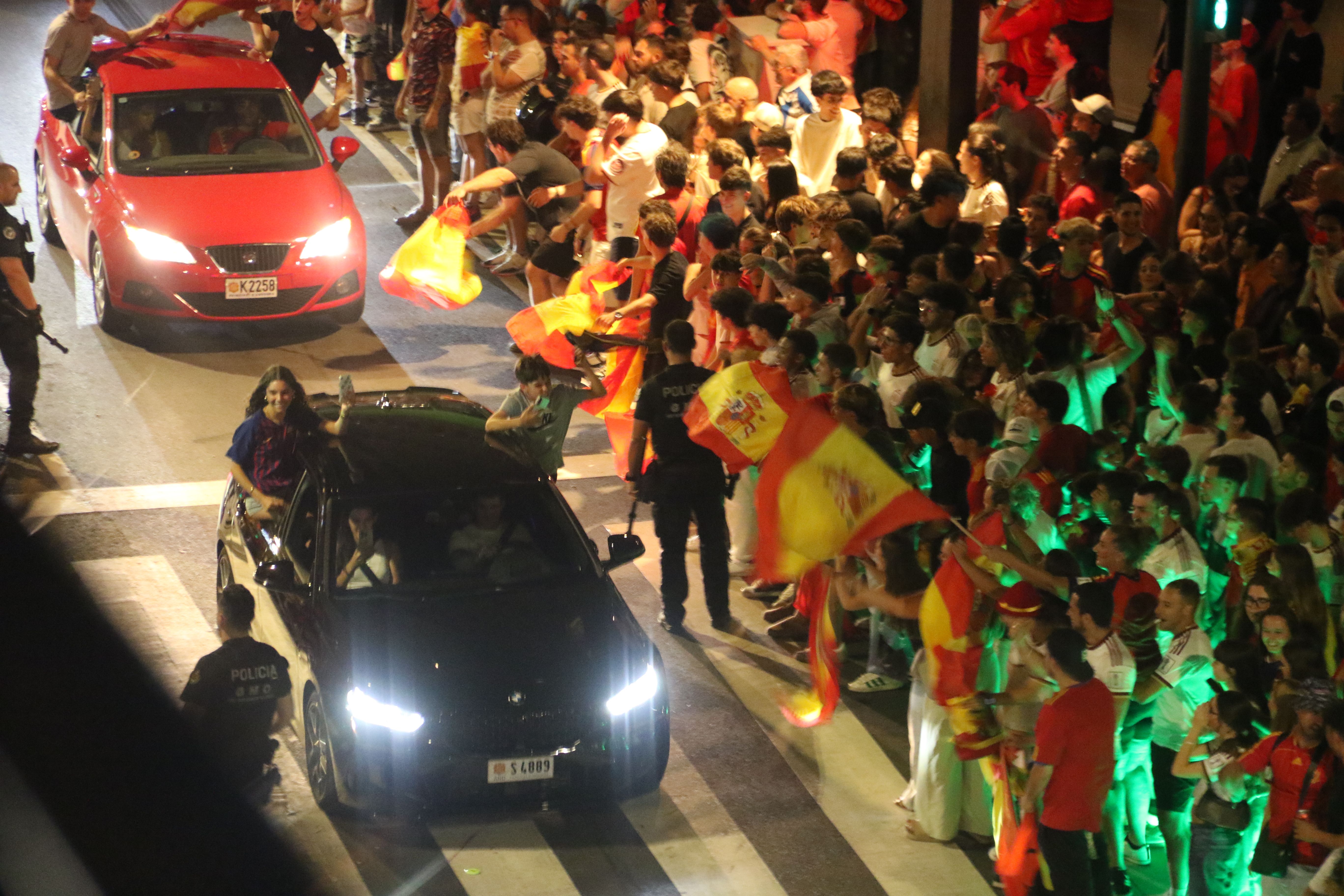 Celebració espanyola en les immediacions de la Rotonda. Celebració espanyola en les immediacions de la Rotonda.