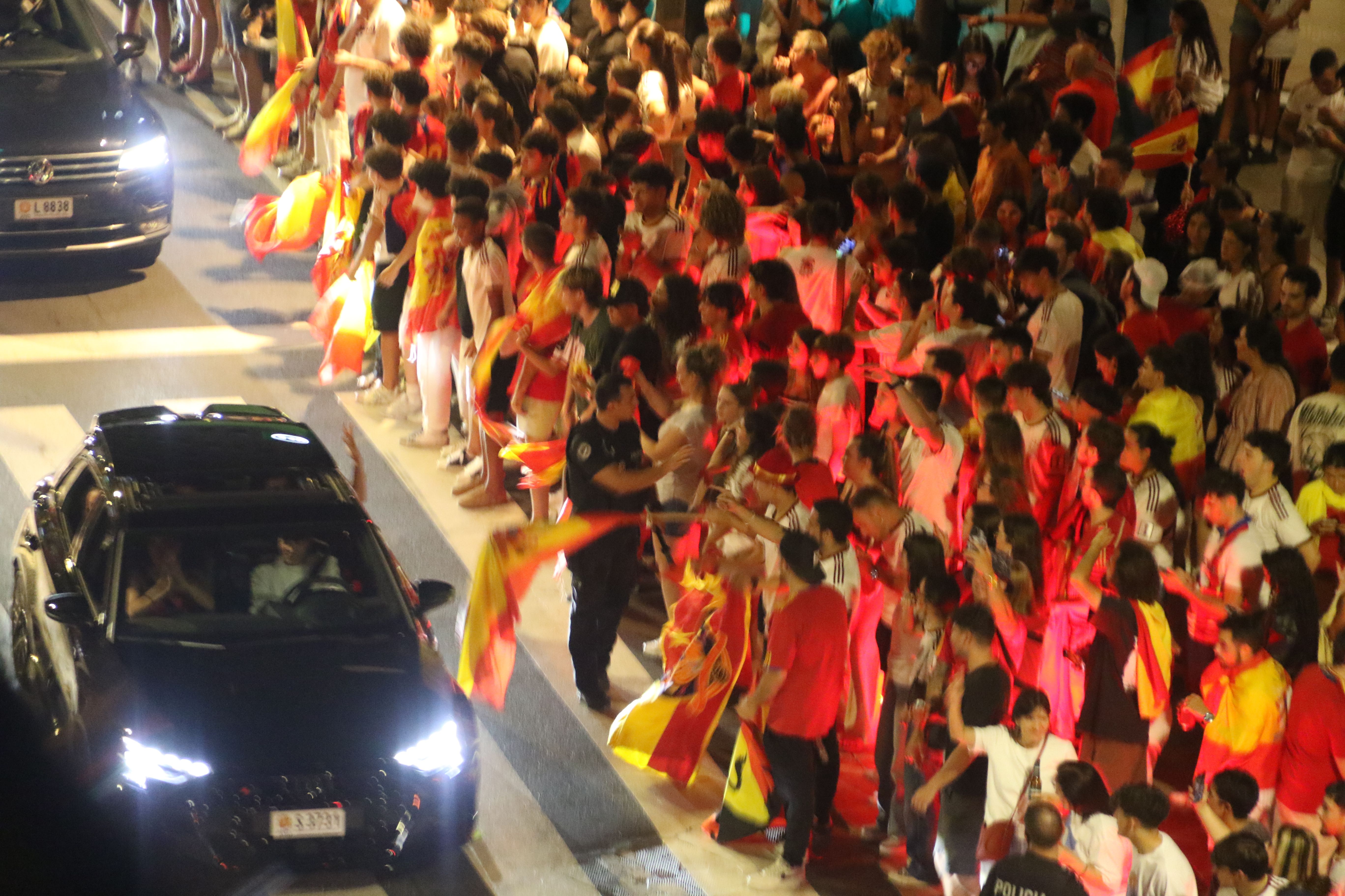 Celebració espanyola en les immediacions de la Rotonda. Celebració espanyola en les immediacions de la Rotonda.