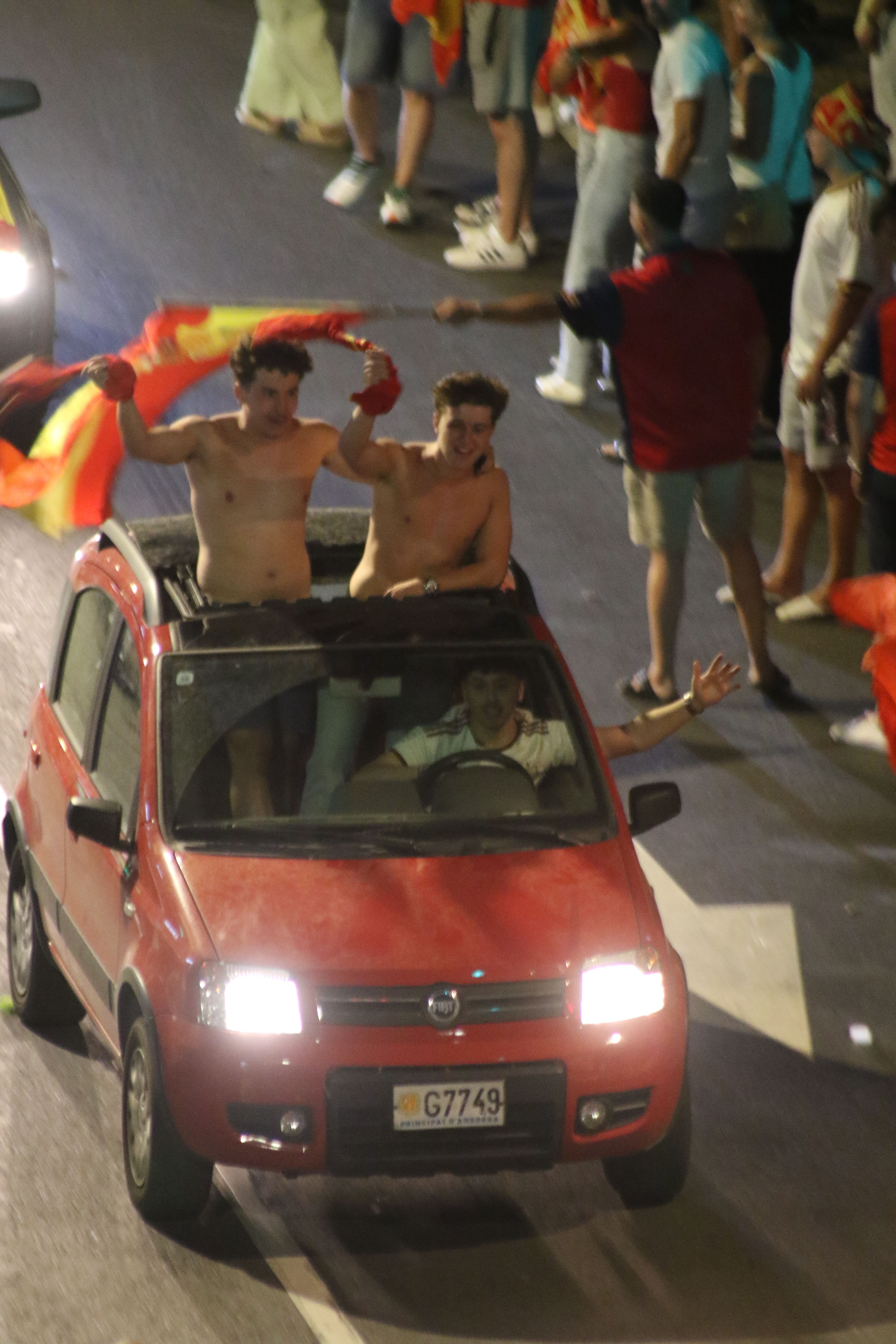 Celebració espanyola en les immediacions de la Rotonda. Celebració espanyola en les immediacions de la Rotonda.