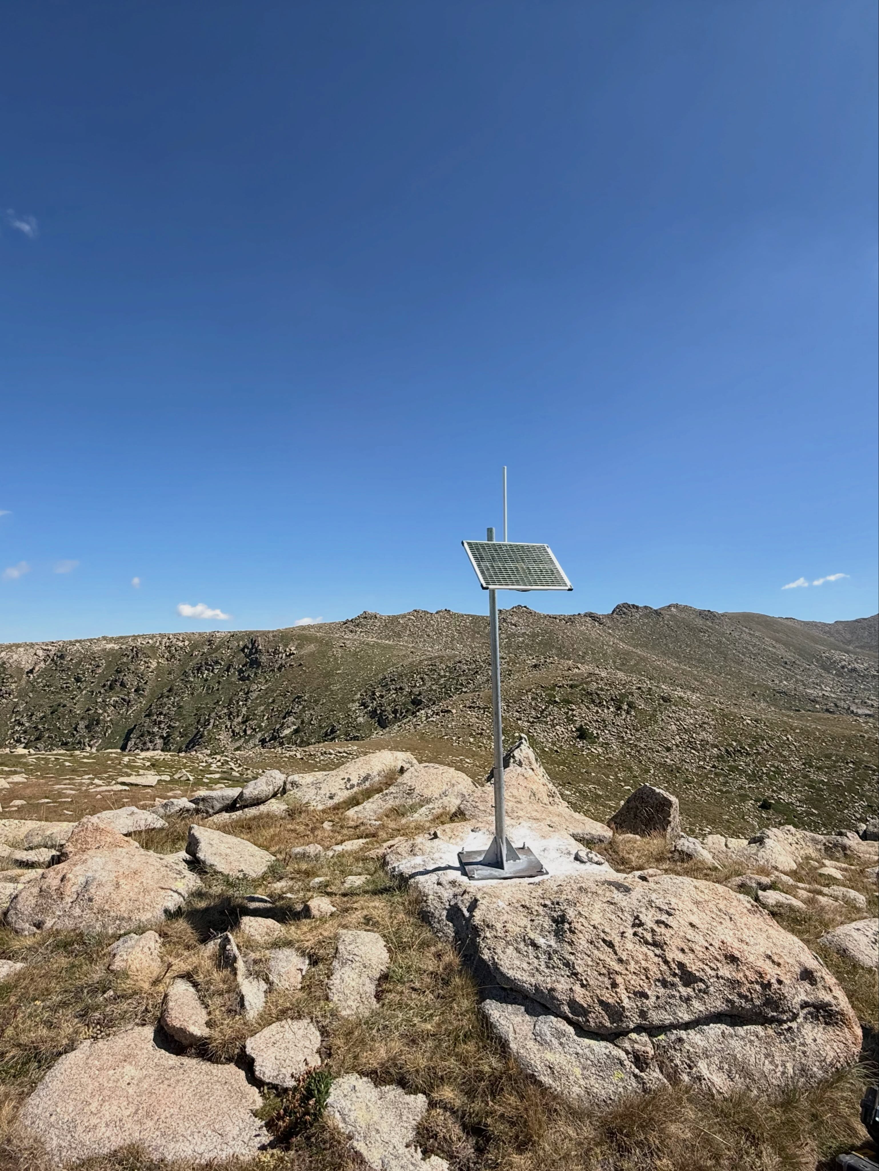 Una de les antenes, a la vall del Madriu.