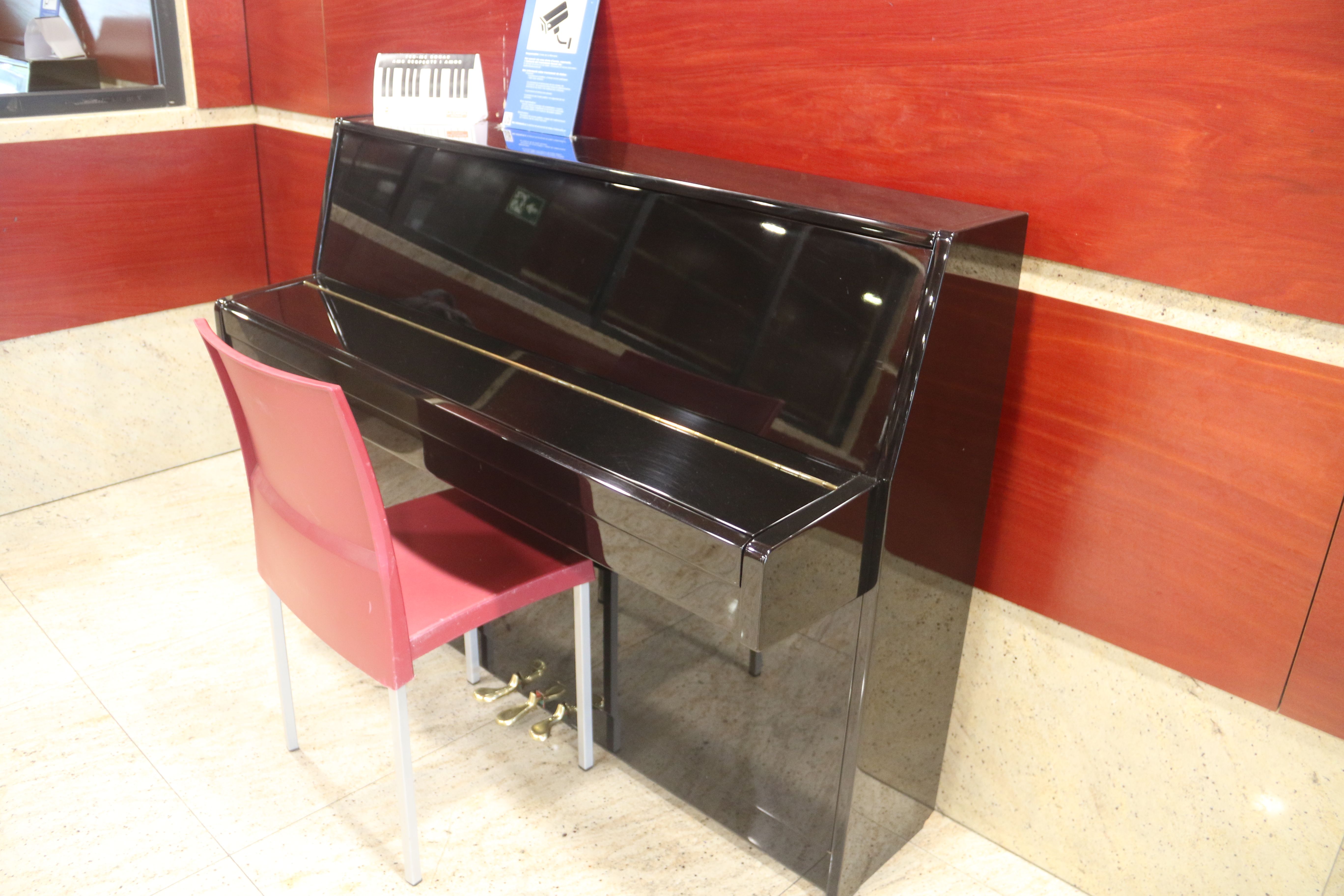 El piano col·locat a la Closeta.