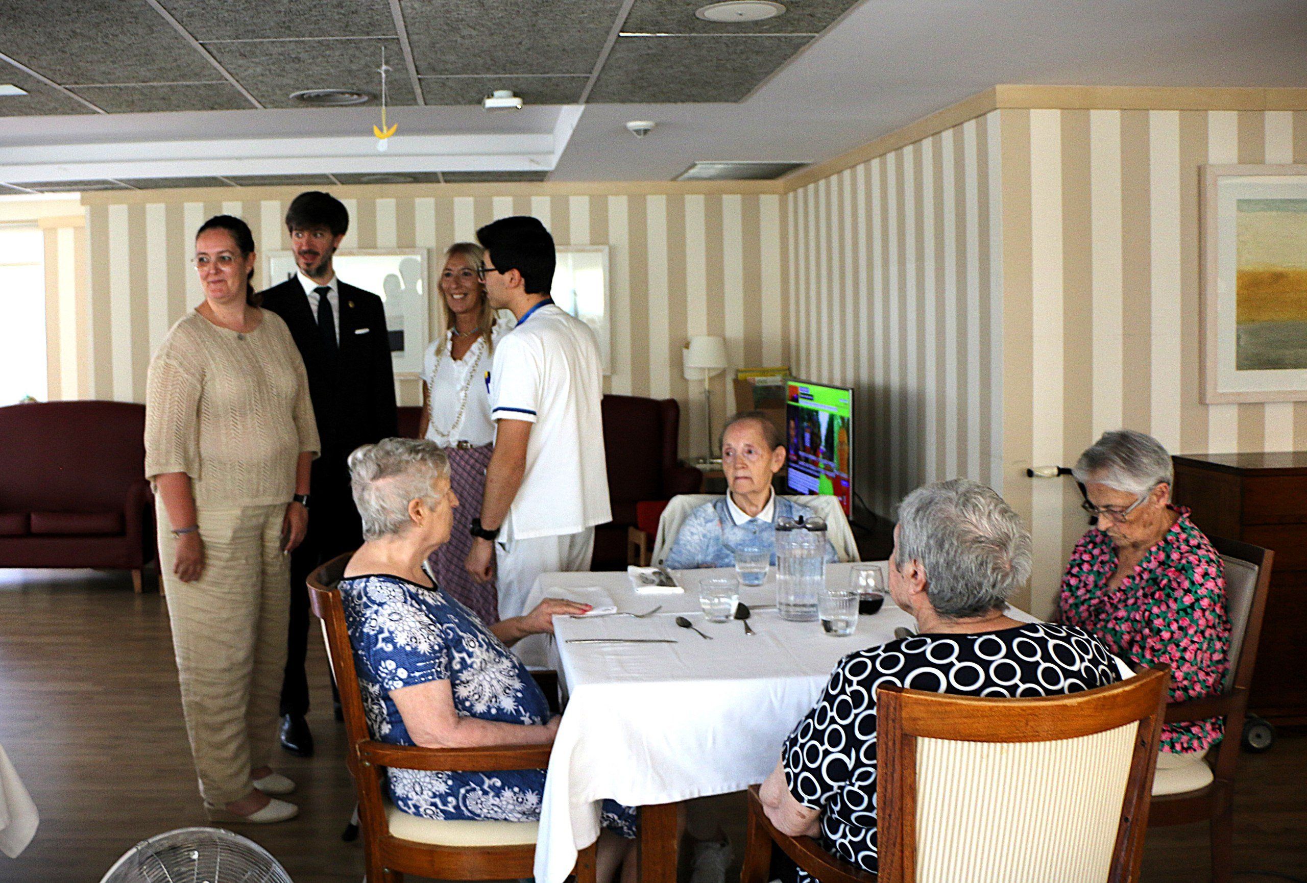 Els síndics inicien a Clara Rabassa una ronda de visites als centres sociosanitaris del país.