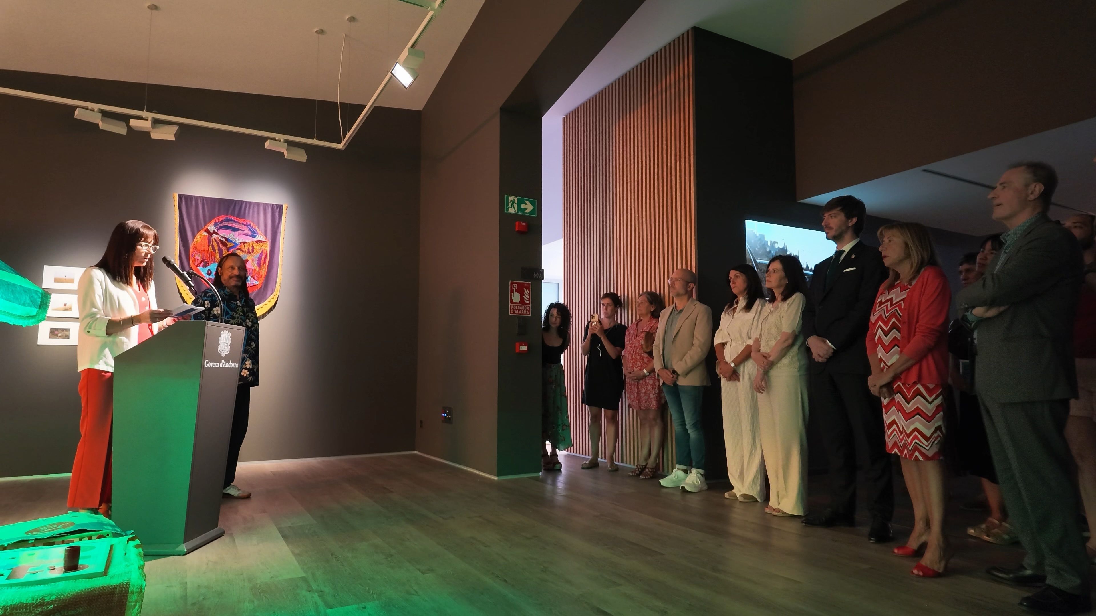 Les autoritats durant la inauguració. // A.G. La portaveu del Sindicat, Rebeca Bonache.