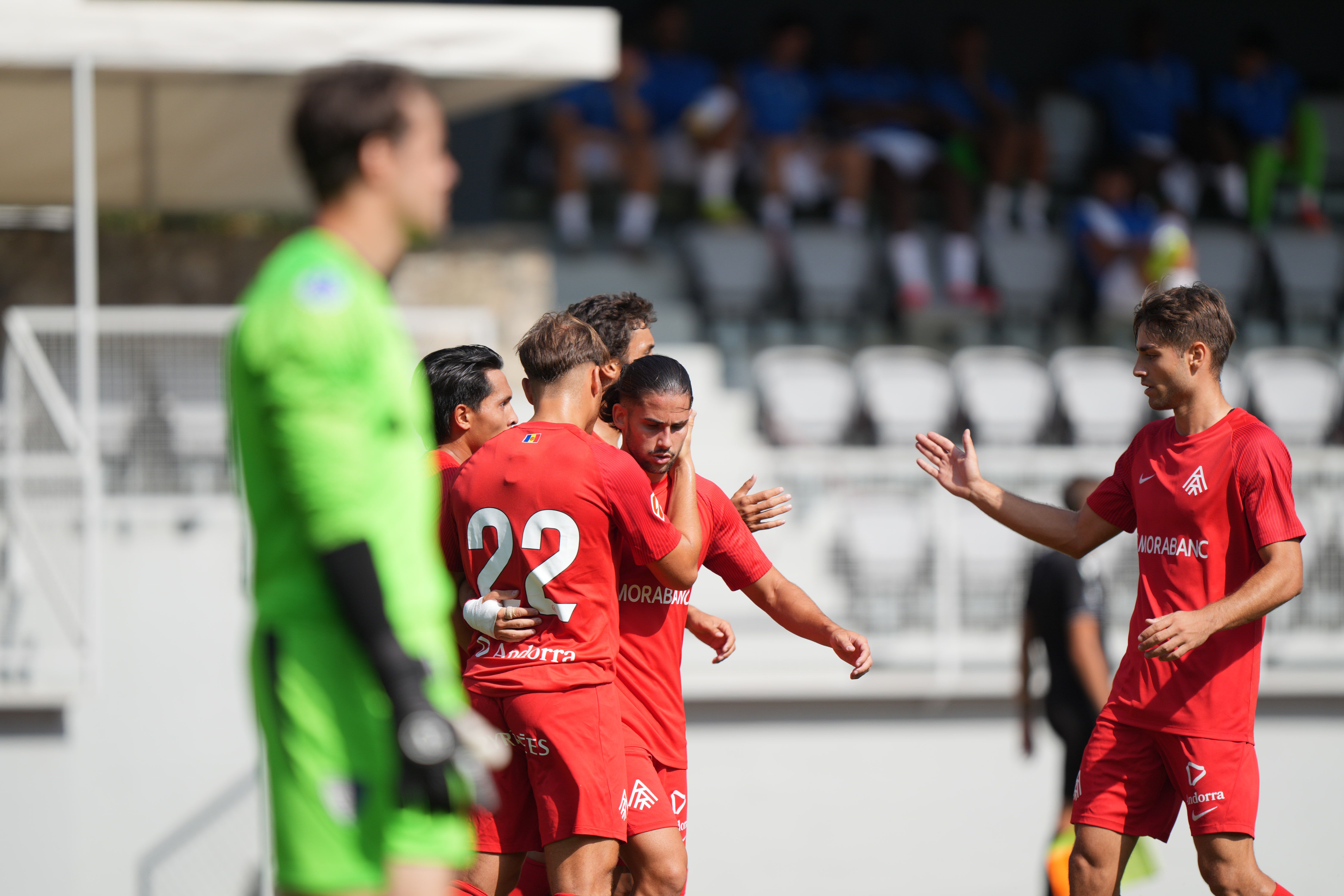Els jugadors de l'FC Andorra celebren un dels gols contra l'Inter a la primera meitat. 