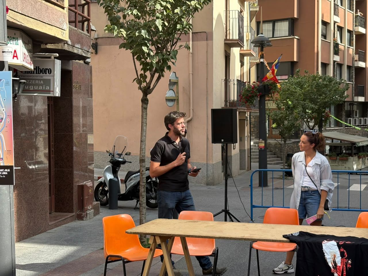 Els cònsols de Sant Julià, Cerni Cairat i Sofia Cortesao. Els cònsols de Sant Julià, Cerni Cairat i Sofia Cortesao.