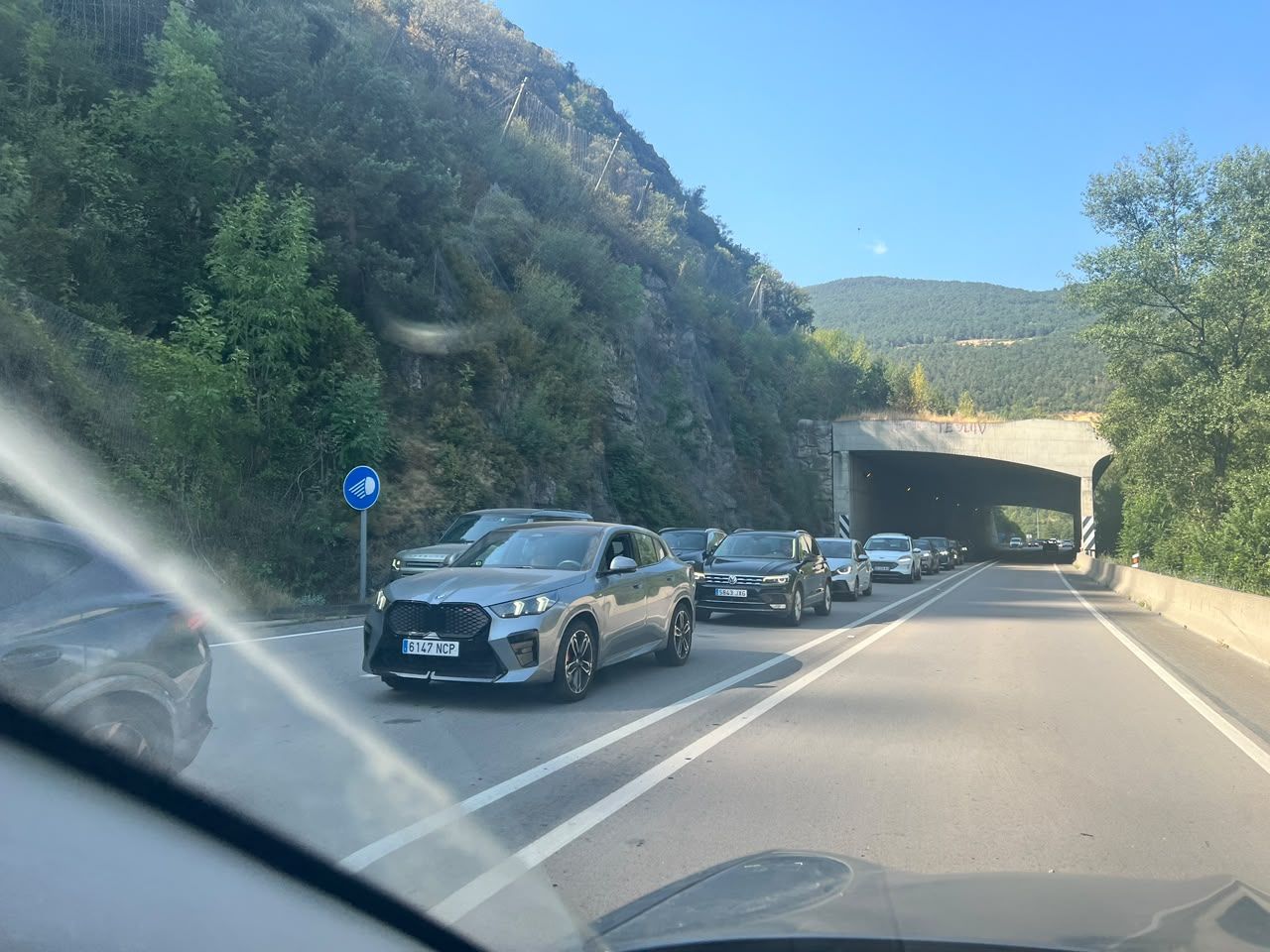 Vehicles fent cua per accedir a Andorra. Vehicles fent cua per accedir a Andorra.