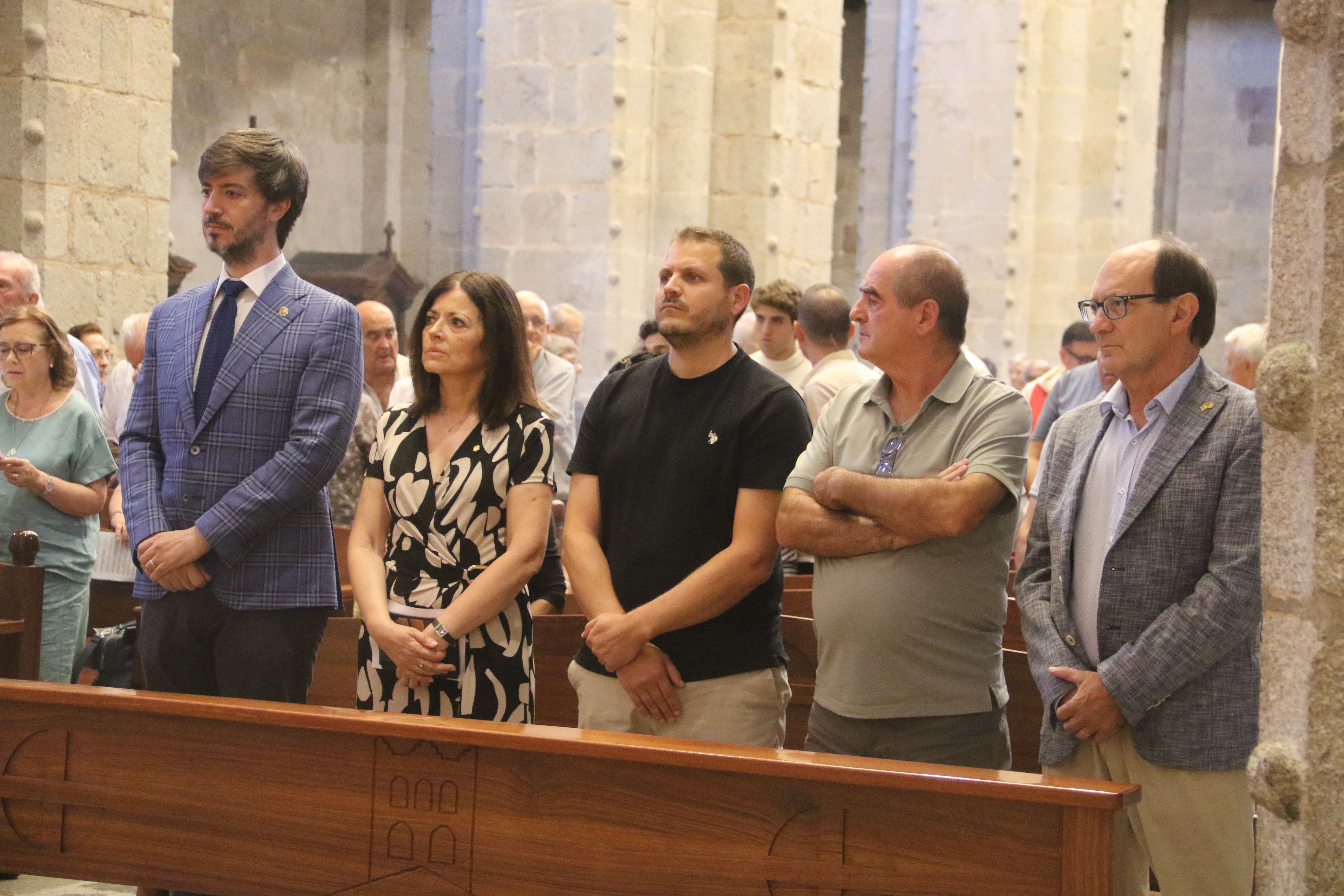 El banc de les autoritats (síndic, ministra, alcalde d'Alcover, alcalde del Milà i president del Consell Comarcal de la Conca de Barberà). El banc de les autoritats (síndic, ministra, alcalde d'Alcover, alcalde del Milà i president del Consell Comarcal de la Conca de Barberà).