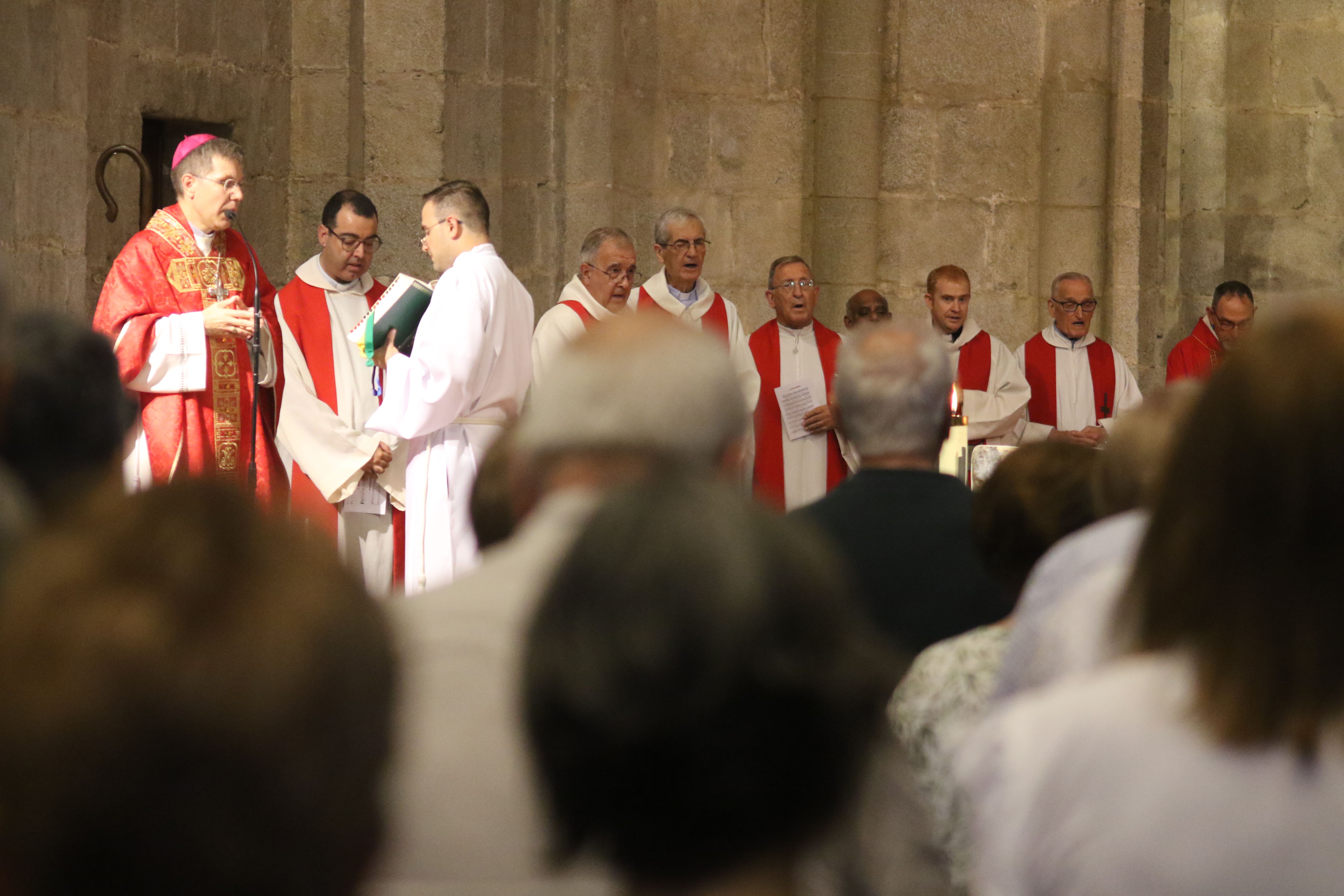 Un moment de la celebració eucarística. Un moment de la celebració eucarística.