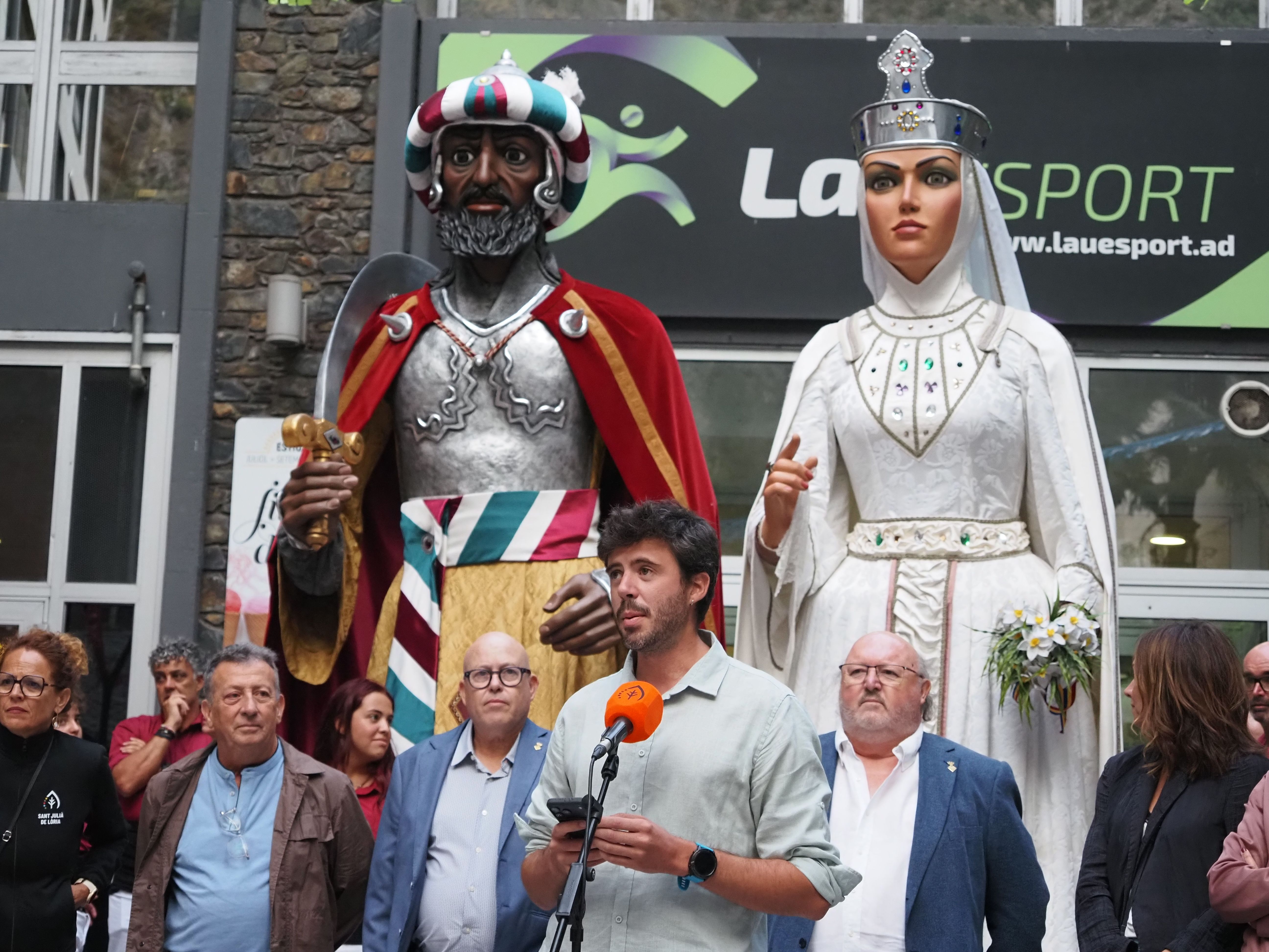 La intervenció del cònsol major, Cerni Cairat. La intervenció del cònsol major, Cerni Cairat.