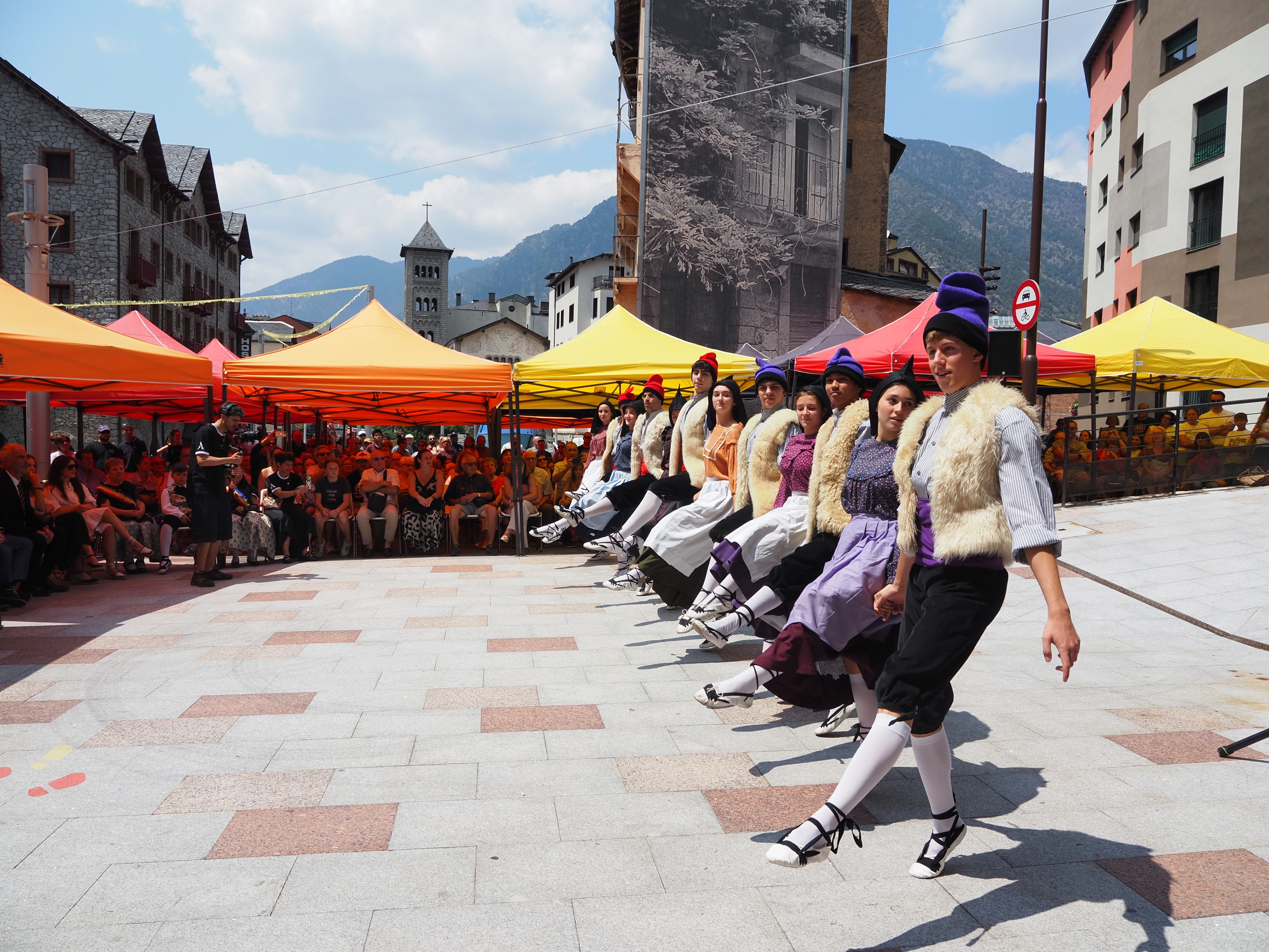 Un dels balls interpretats per l'esbart Santa Anna. Un dels balls interpretats per l'esbart Santa Anna.
