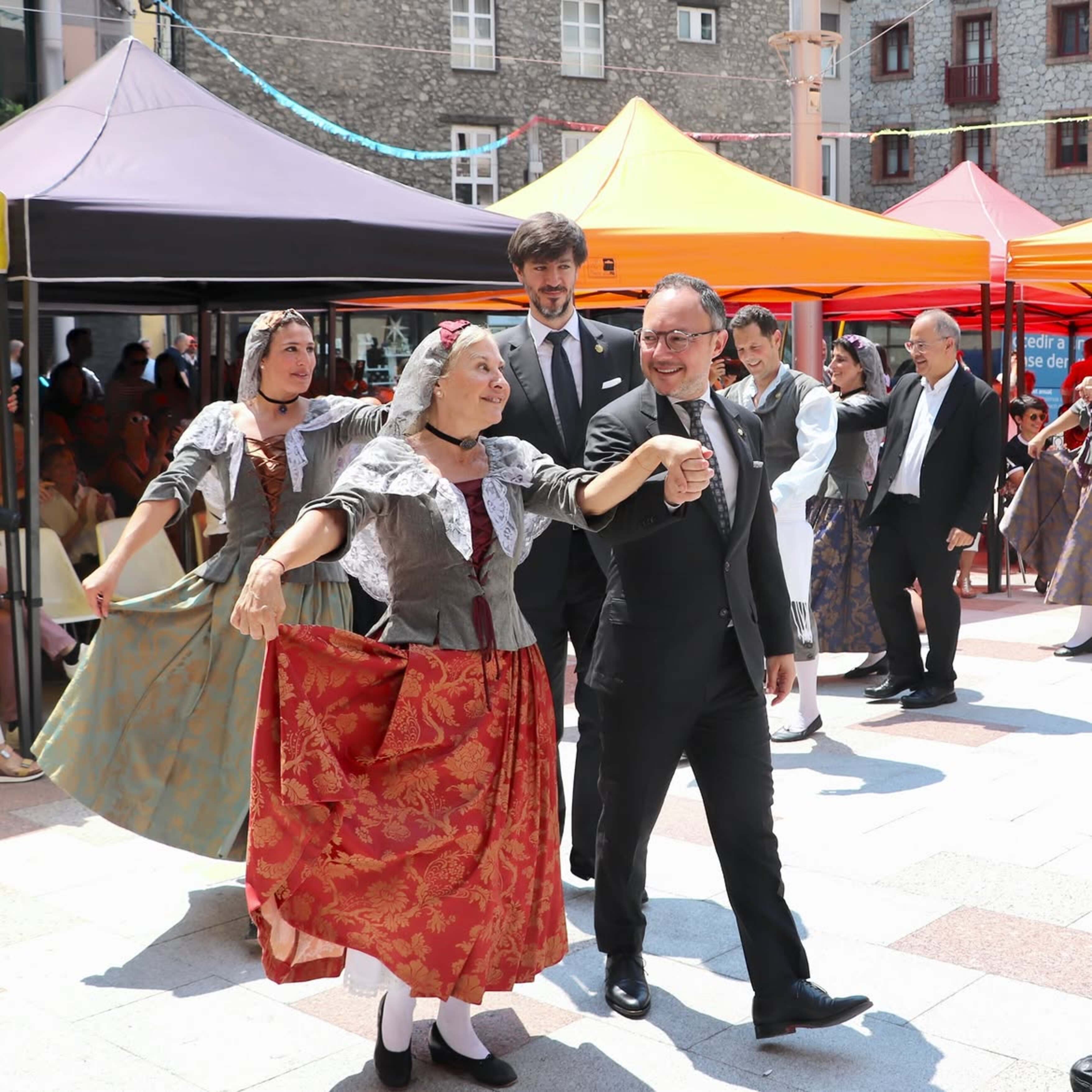 Espot ballant el ball de Santa Anna.