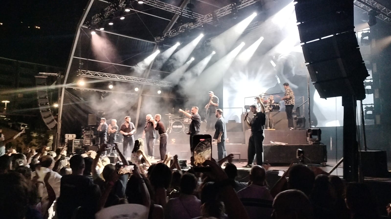 Un instant del concert de la Fúmiga d'aquest dilluns a la nit a Sant Julià de Lòria.