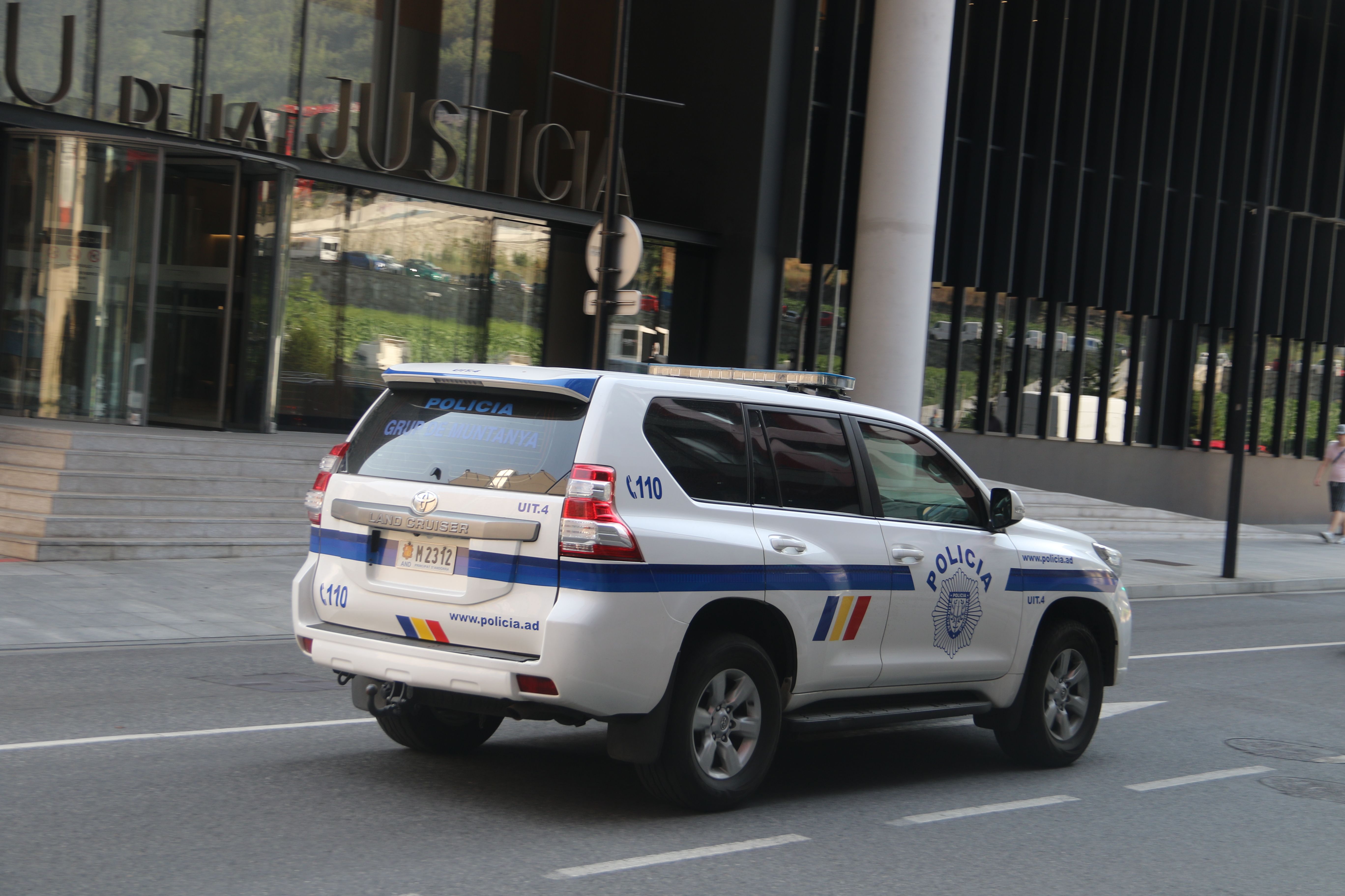 El vehicle policial que ha retornat el reclamat al centre penitenciari.