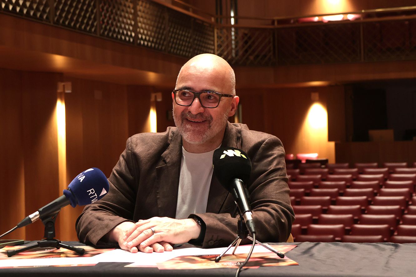 Joan Anton Rechi, director artístic de l'ONCA, en la presentació de la temporada.