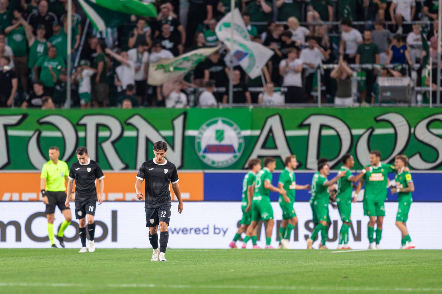 Els jugadors del Rapid de Viena celebrant un dels gols.