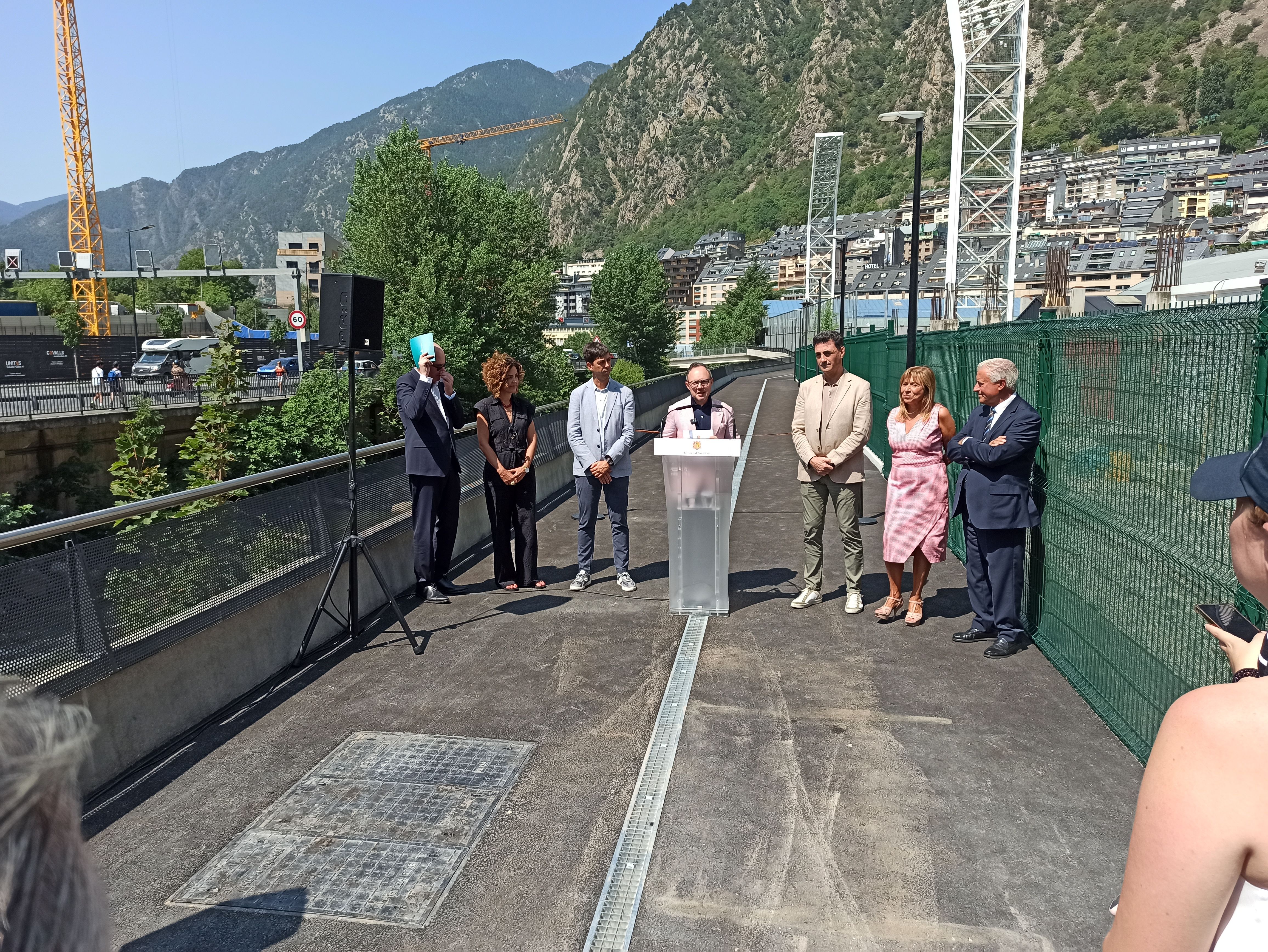 Espot pronuncia el seu discurs d'inauguració del tram final del passeig del riu.