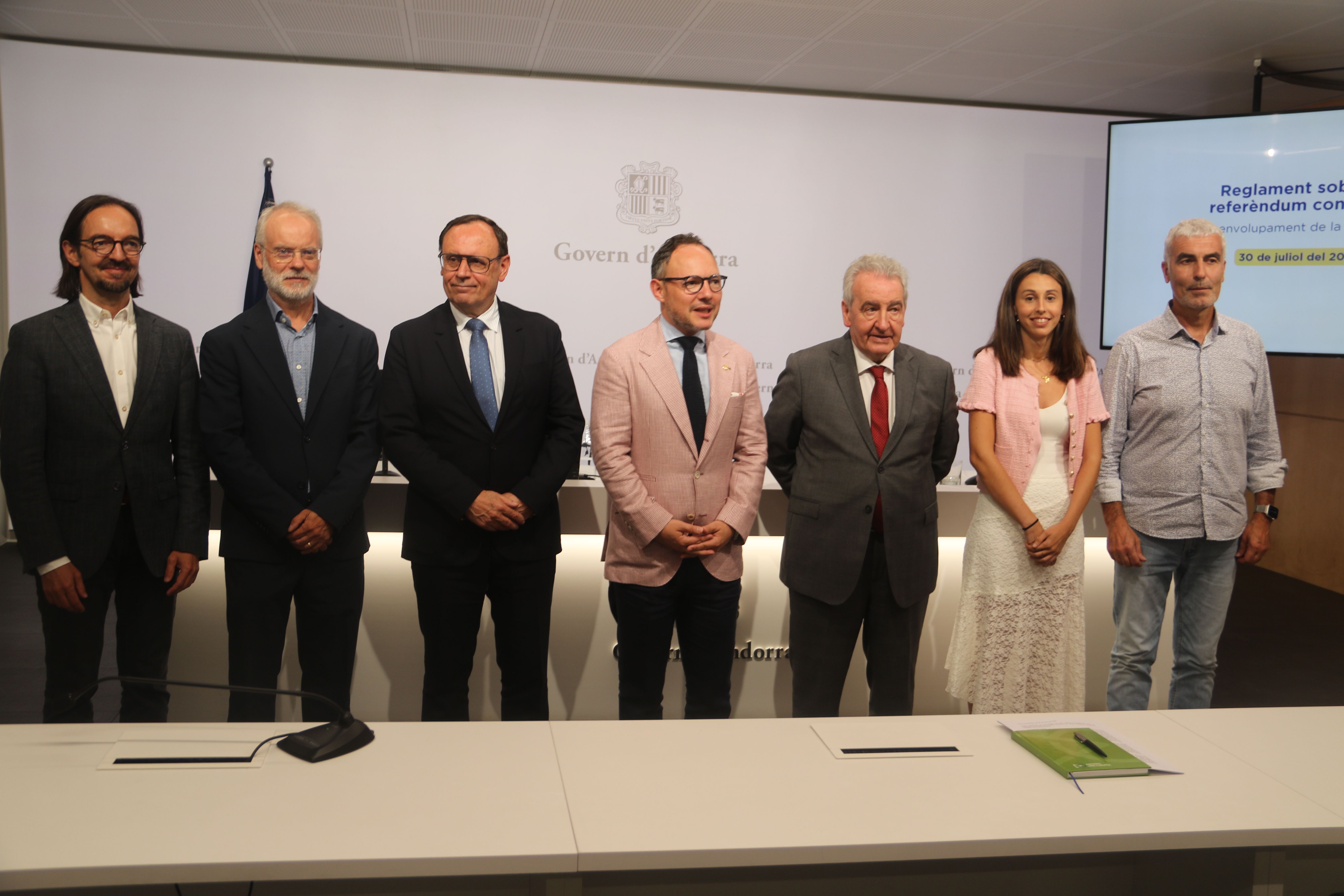 Membres del pacte d'Estat sobre l'acord d'associació que han participat de la presentació del reglament per al futur referèndum. Membres del pacte d'Estat sobre l'acord d'associació que han participat de la presentació del reglament per al futur referèndum.