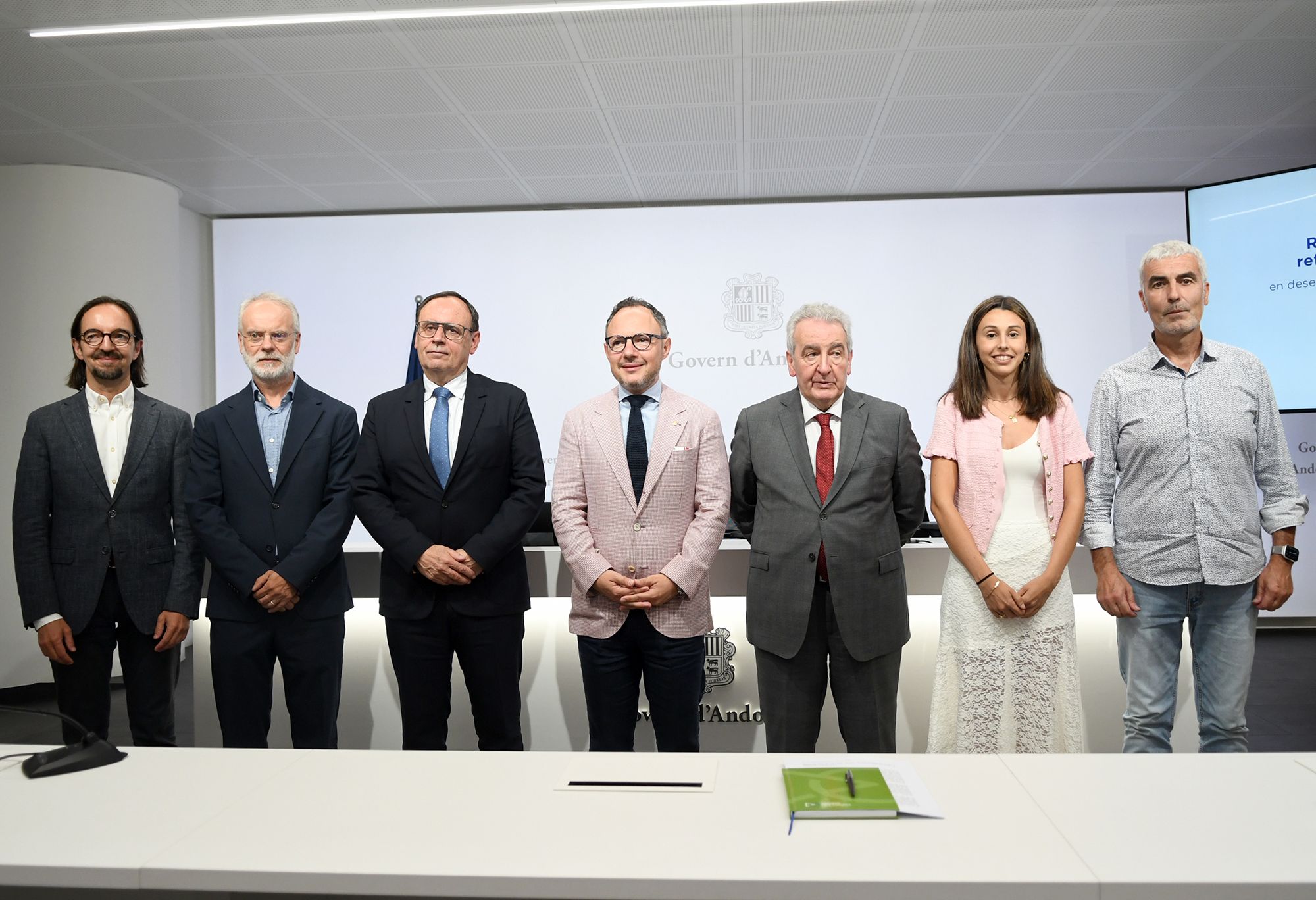 Els representants del pacte d'Estat que han acudit a la presentació del reglament. Els representants del pacte d'Estat que han acudit a la presentació del reglament.