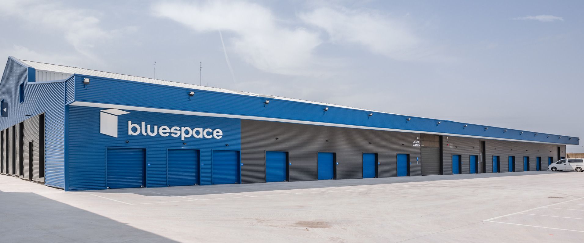 Una de les naus del gegant dels trasters a Espanya Bluespaces.
