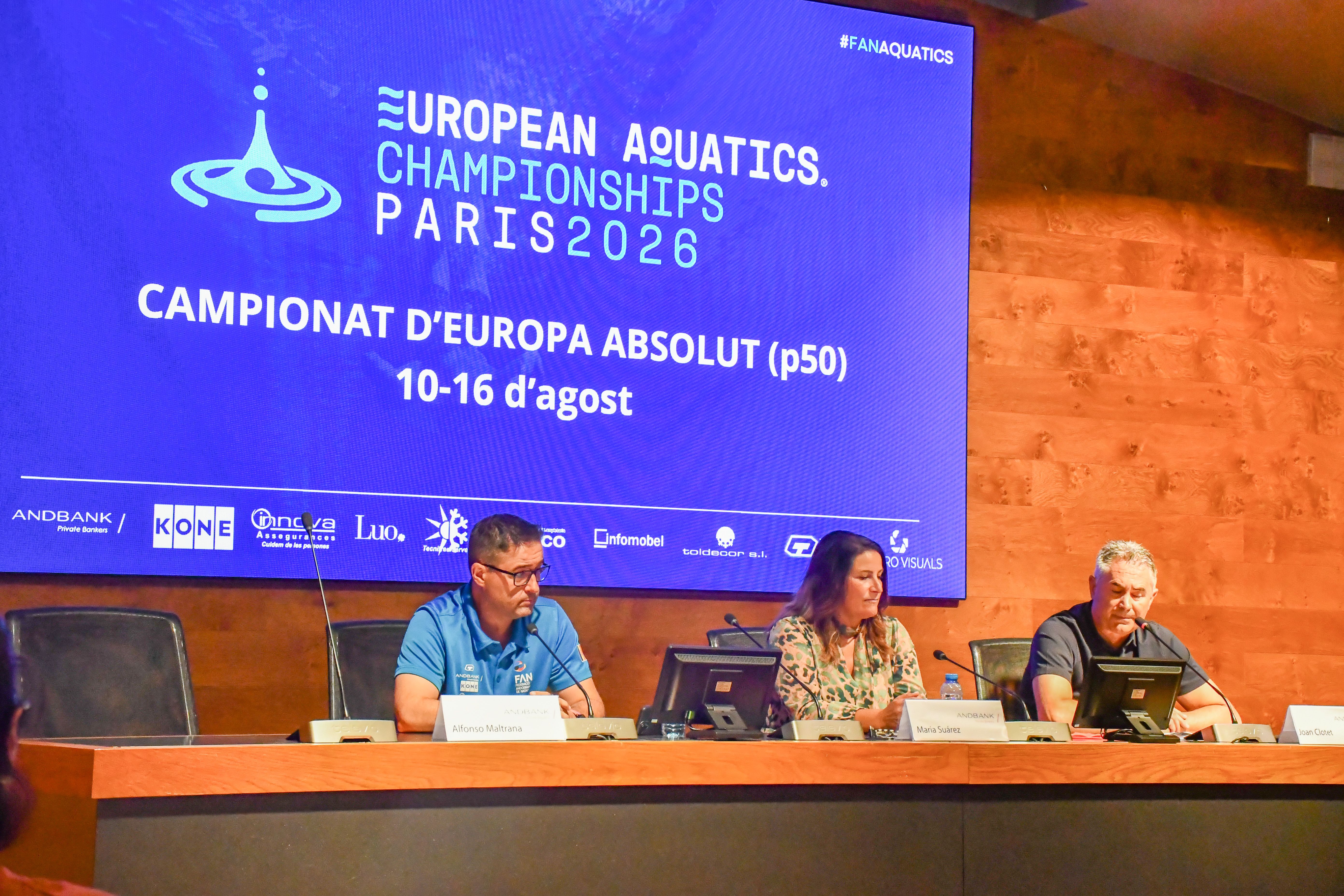 El director tècnic de la FAN, Alfonso Maltrana, la directora de Banca País d'Andbank, Maria Suárez, i el president de la FAN, Joan Clotet, durant la presentació de l'europeu.