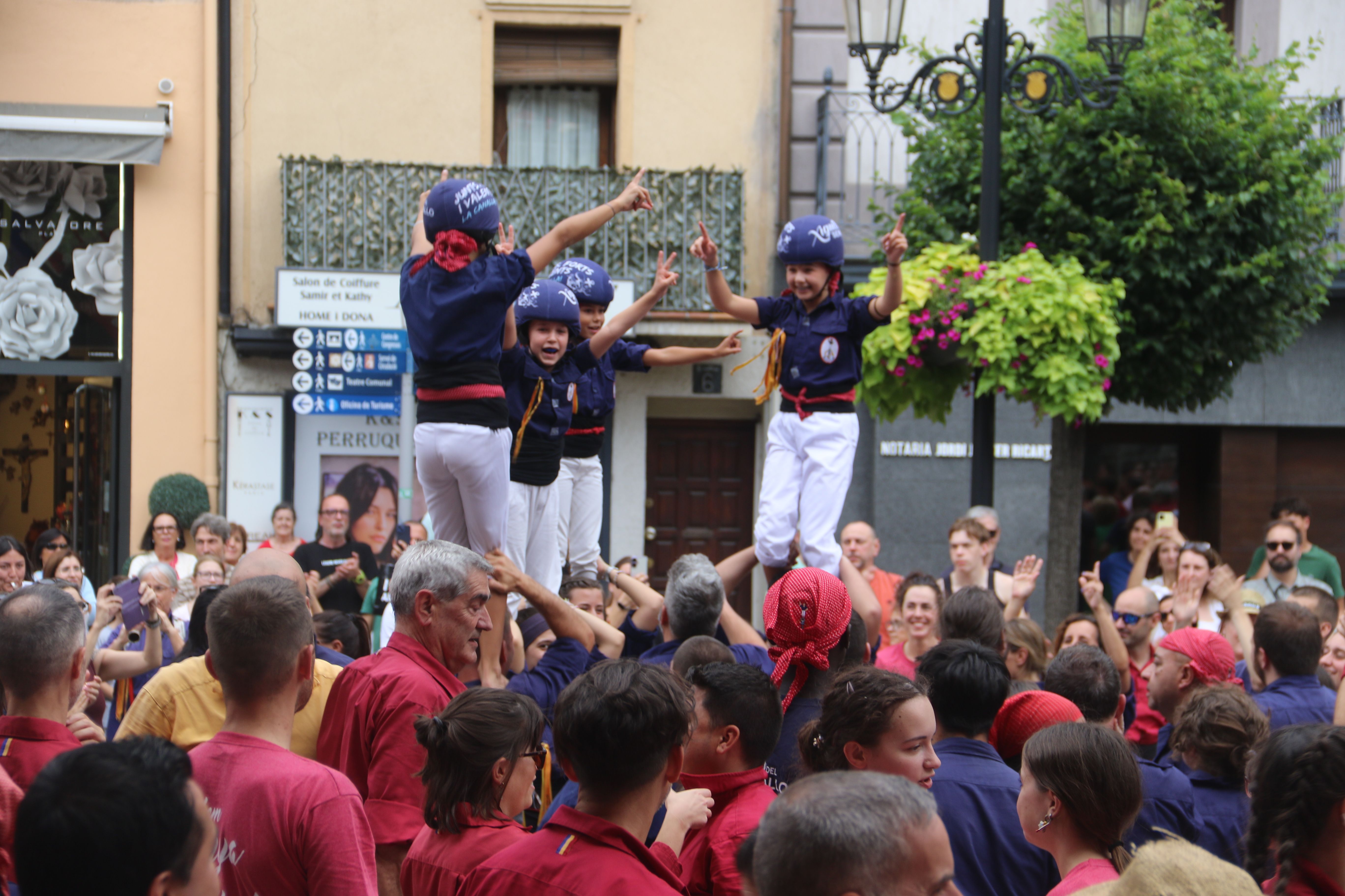 La canalla dels Xiquets celebrant la torre de 7. La canalla dels Xiquets celebrant la torre de 7.