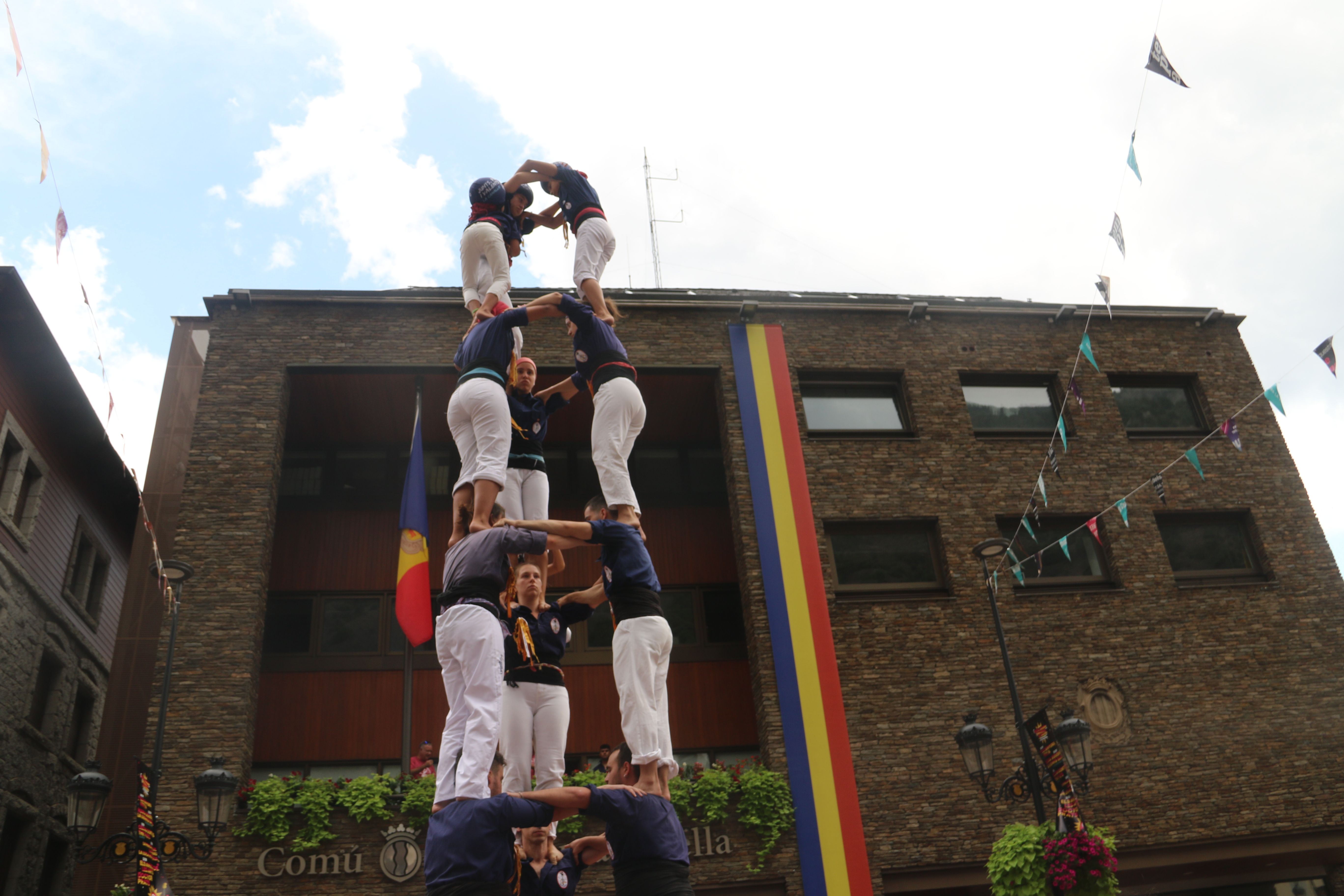 Un dels castells dels Xiquets del Serrallo. Un dels castells dels Xiquets del Serrallo.