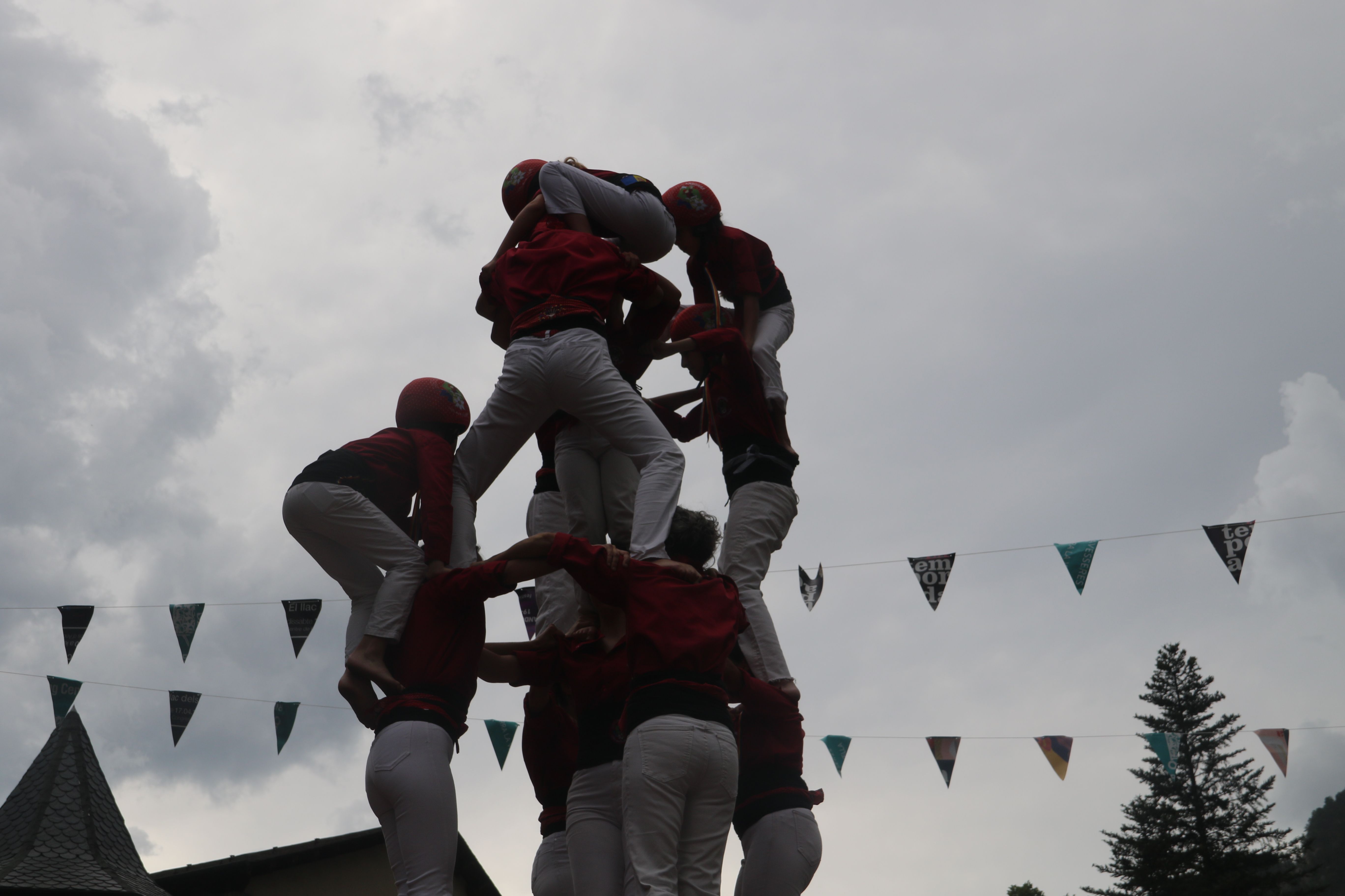 Els Castellers d'Andorra treballant en una de les construccions. Els Castellers d'Andorra treballant en una de les construccions.
