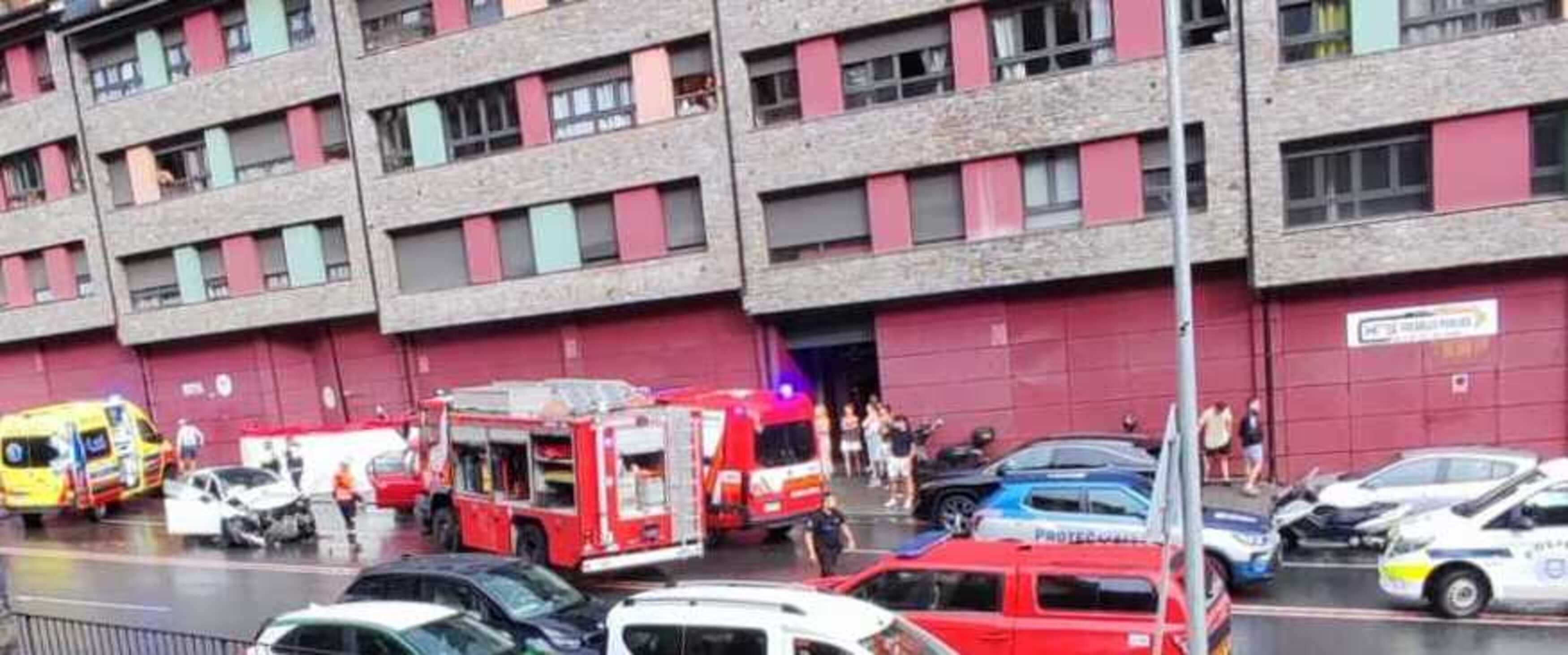 Lloc del xoc quan encara s'estava intentant reanimar la dona que resultaria difunta. Lloc del xoc quan encara s'estava intentant reanimar la dona que resultaria difunta.