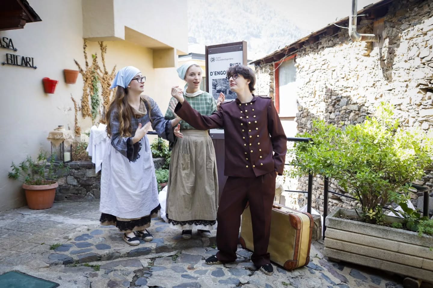 El muntatge s'esdevé per diversos punts d'Engordany.