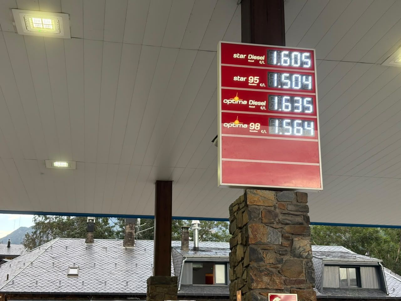 Preus de carburants a una benzinera del país aquest dimarts.