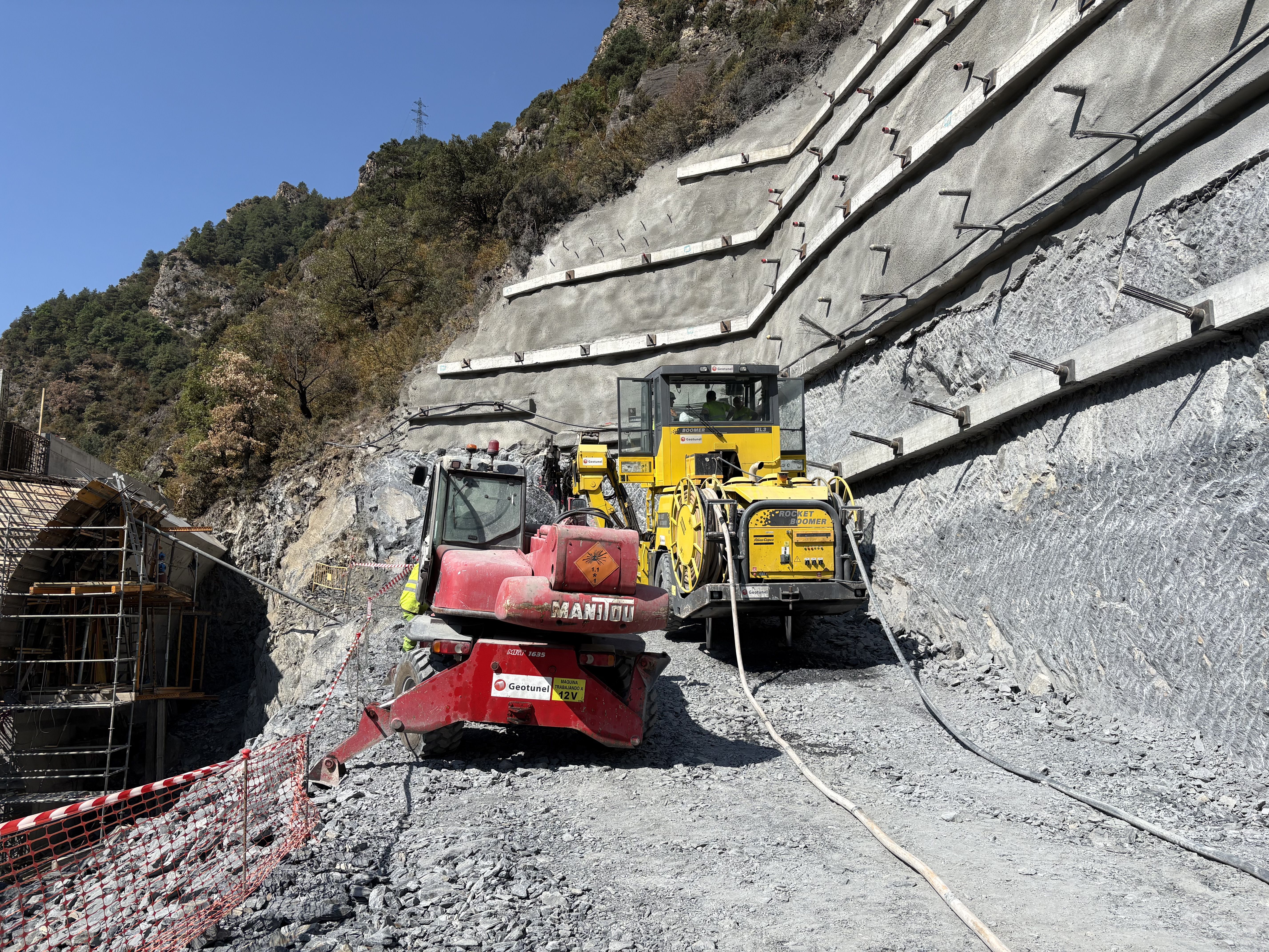 Inici dels treballs de la segona tuneladora a la boca nord del Túnel de Rocafort. Inici dels treballs de la segona tuneladora a la boca nord del Túnel de Rocafort.