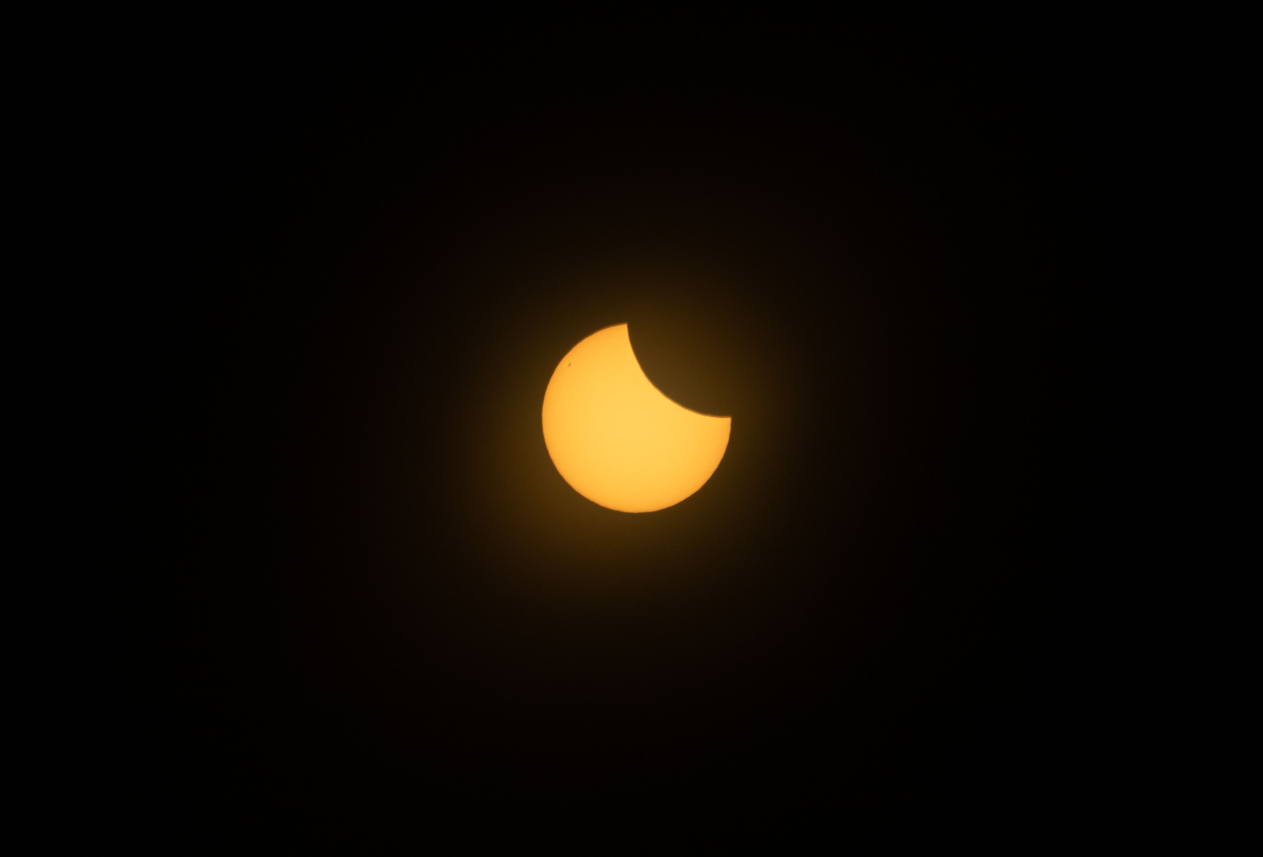 Una imatge d'un eclipsi parcial. Una imatge d'un eclipsi parcial.