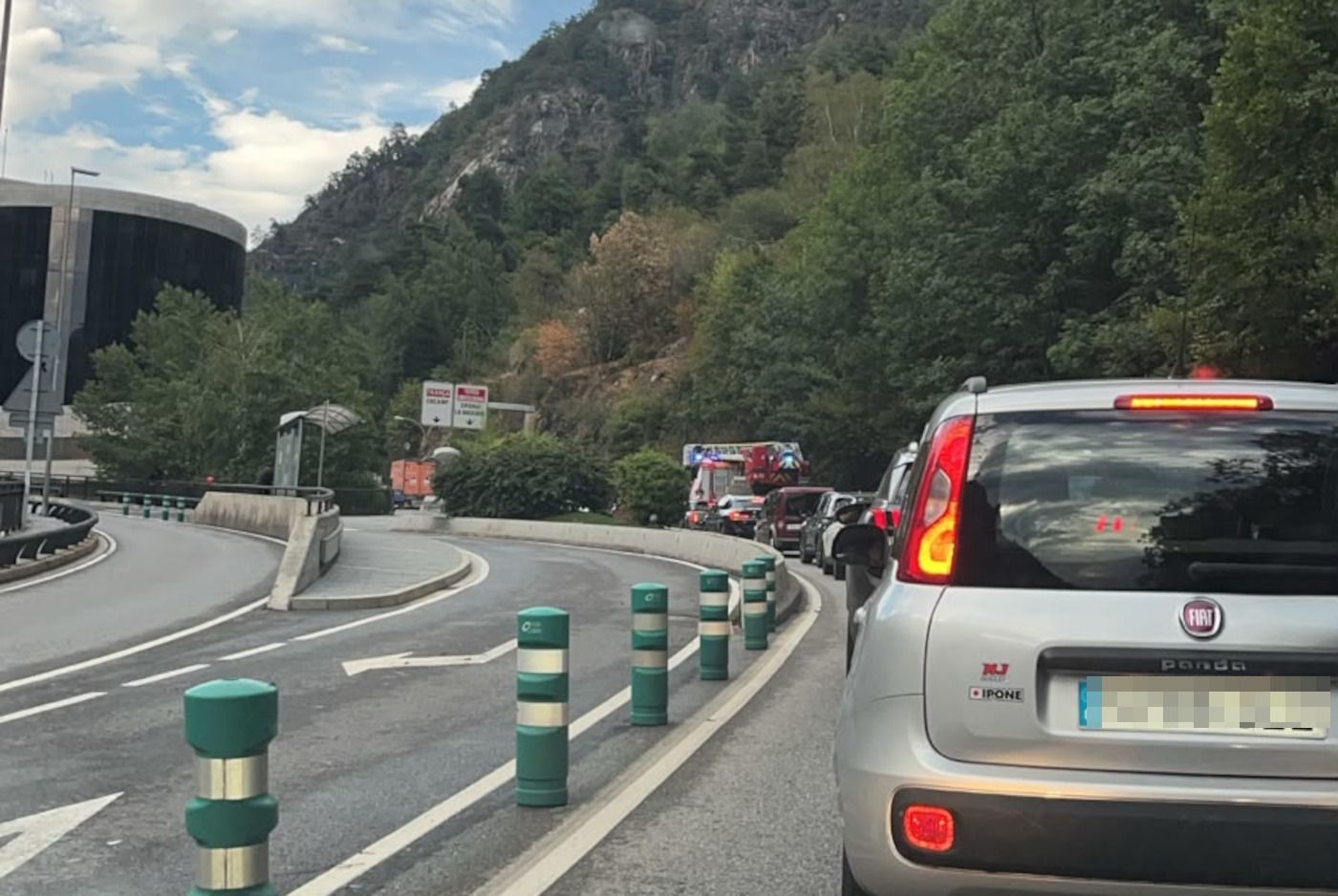 Cua provocada pel tall de carretera a la CG-2. Cua provocada pel tall de carretera a la CG-2.