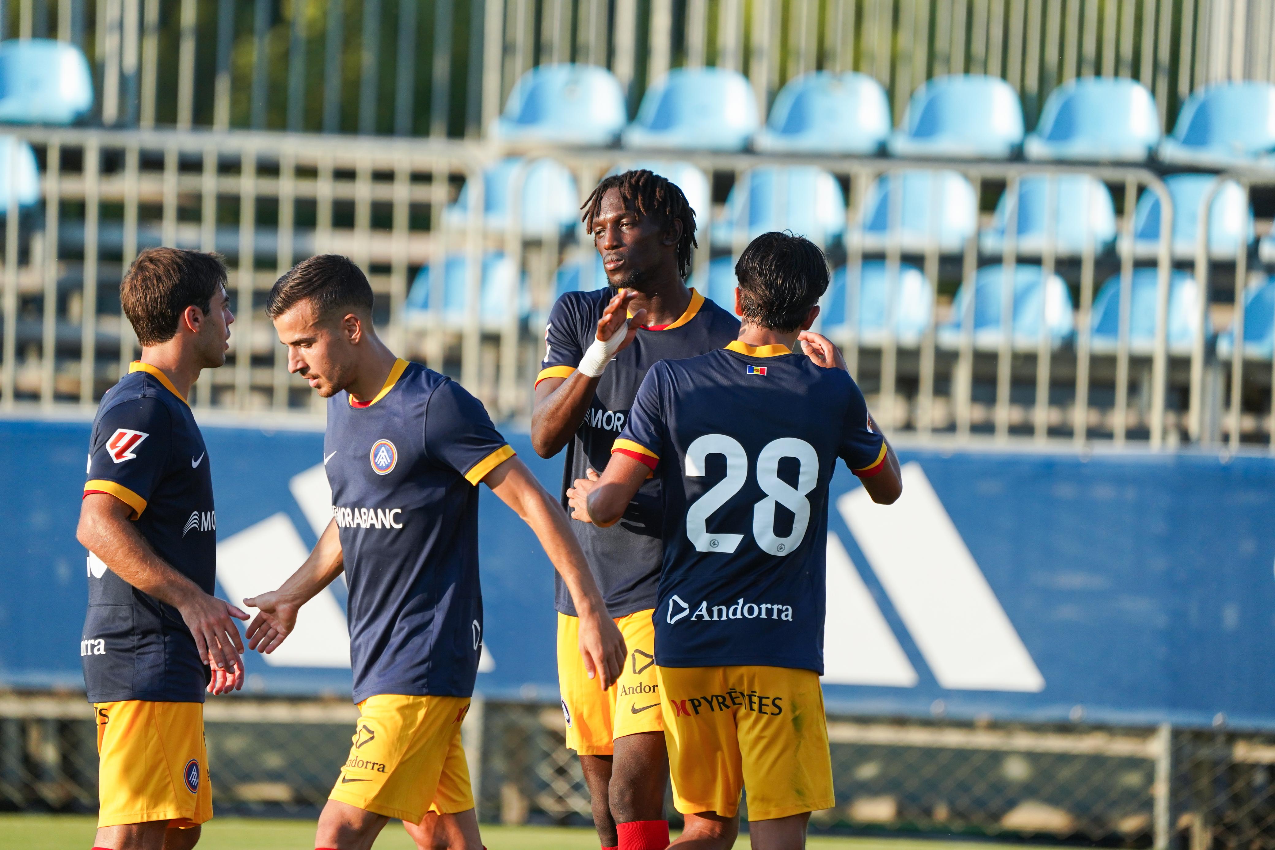 SIDIBE CELEBRANT EL GOL AMB ELS SEUS COMPANYS