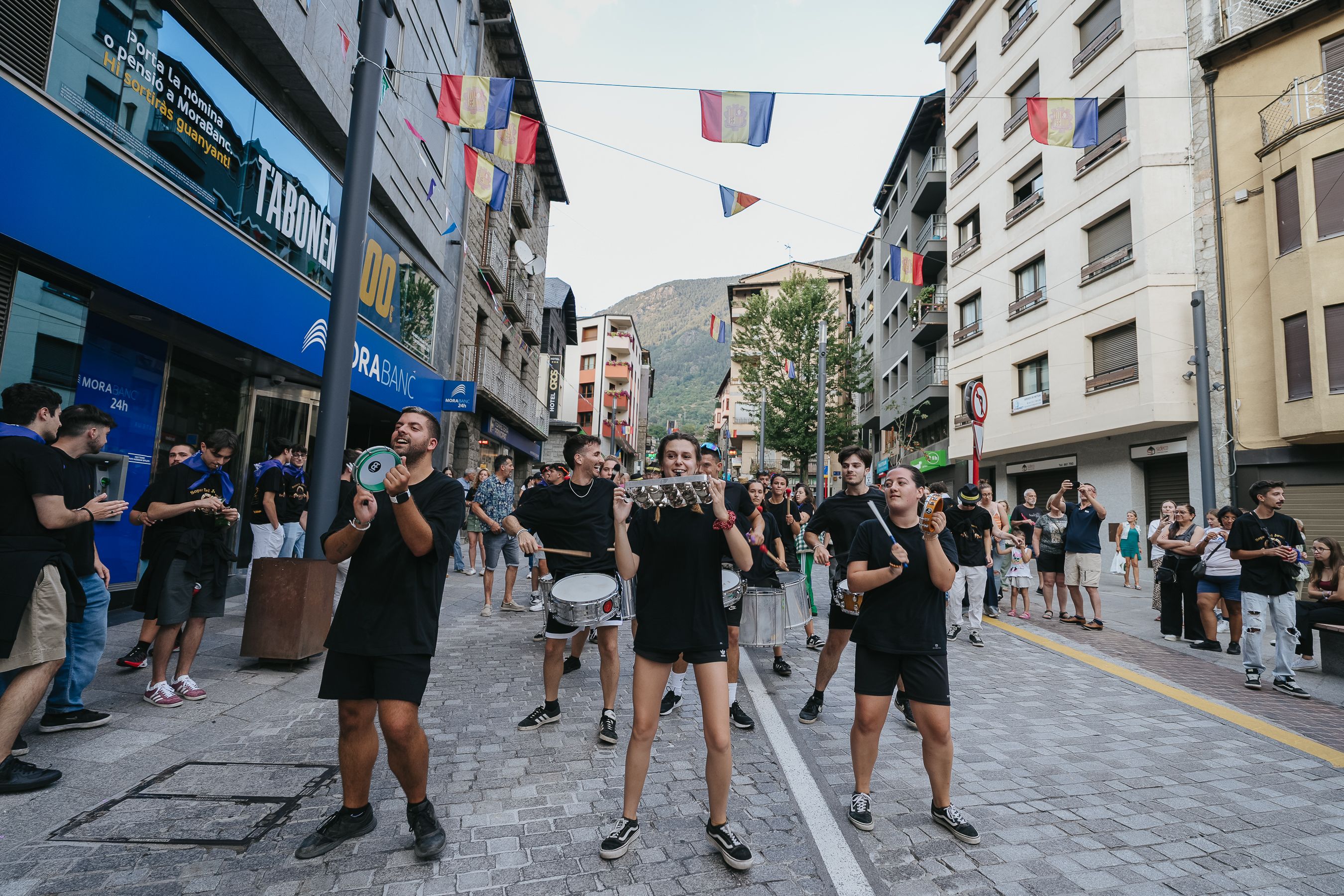 Cercavila pels carrers d'Encamp. La portaveu del Sindicat, Rebeca Bonache.