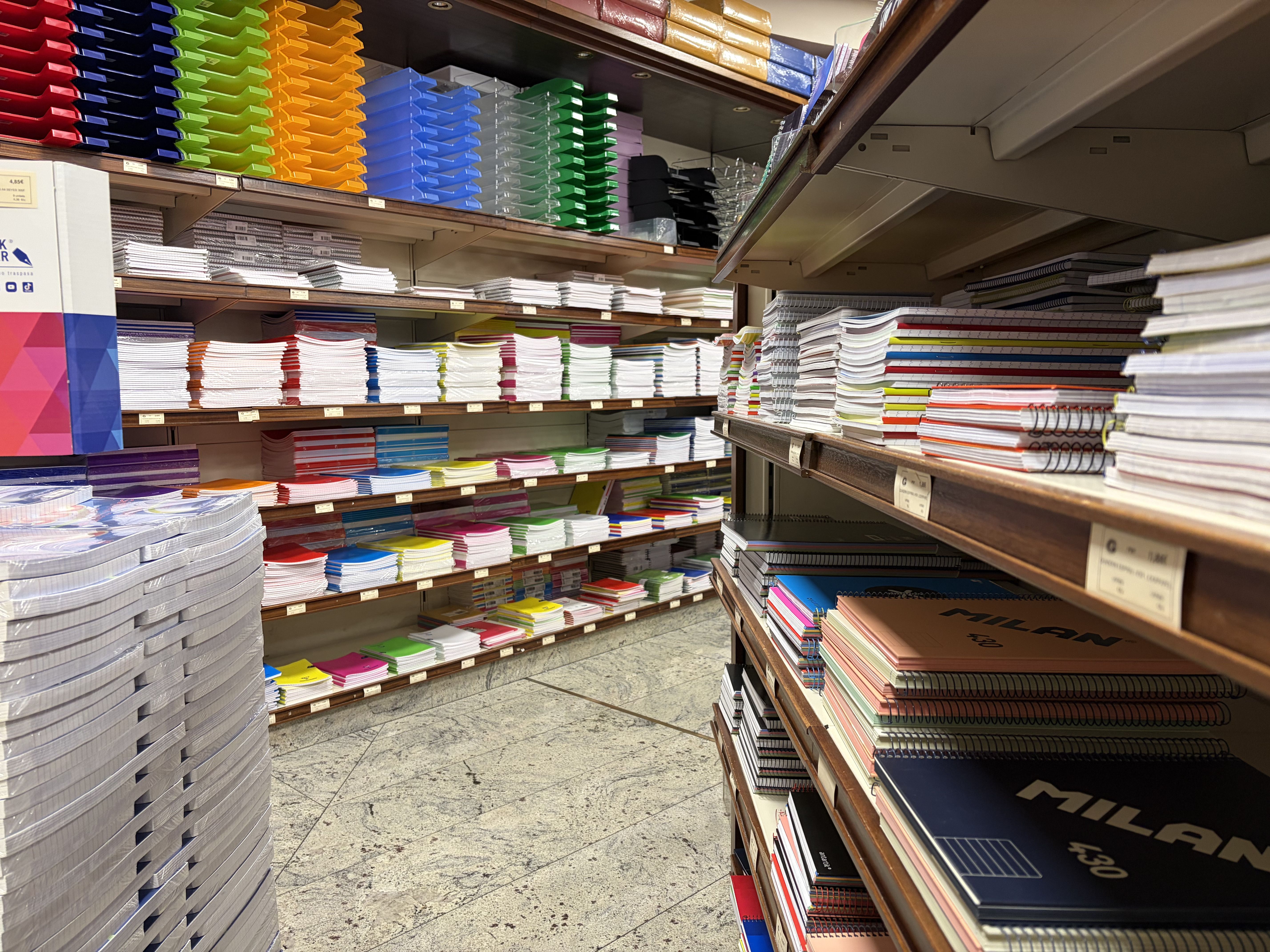 El retorn a les aules costa fins a 150 euros, amb més famílies que reaprofiten material escolar.